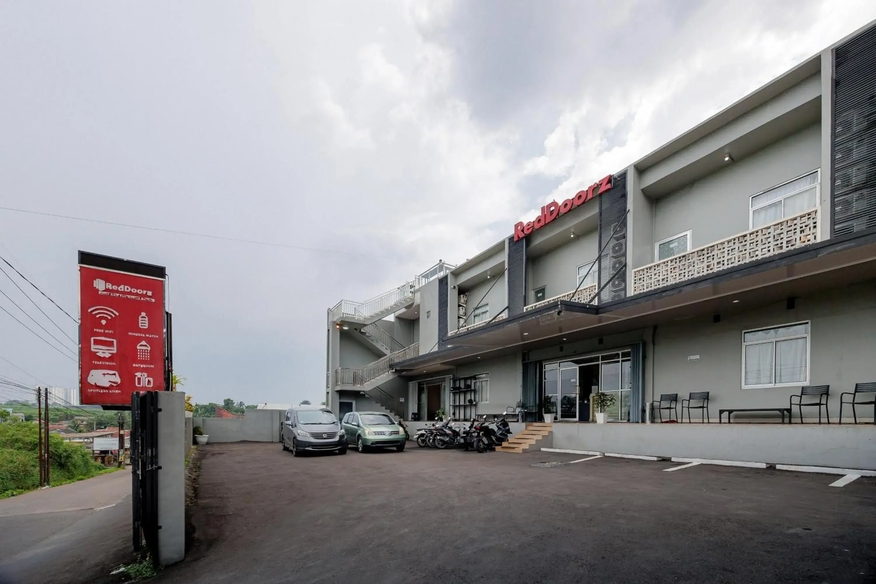 RedDoorz near Exit Toll Sirkuit Sentul RedDoorz near Exit Toll Sirkuit Sentul