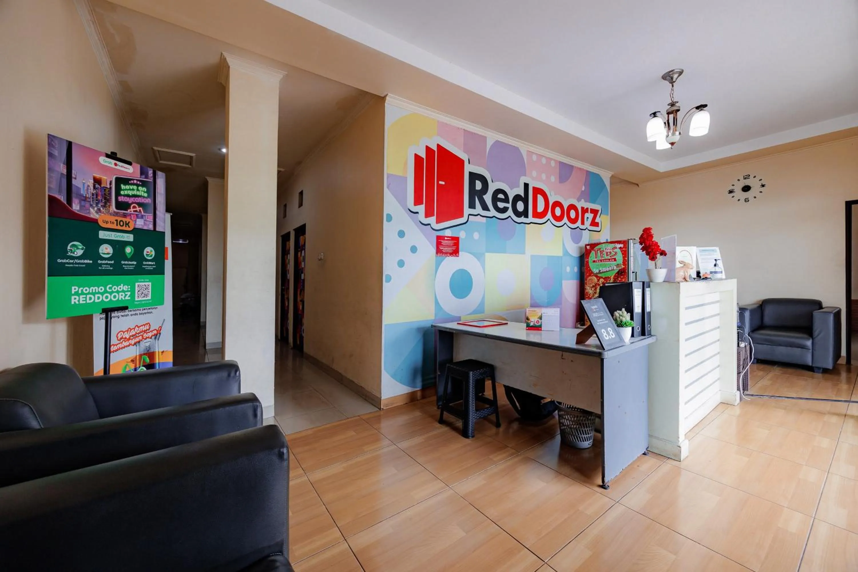 Lobby or reception in RedDoorz near Exit Toll Sirkuit Sentul