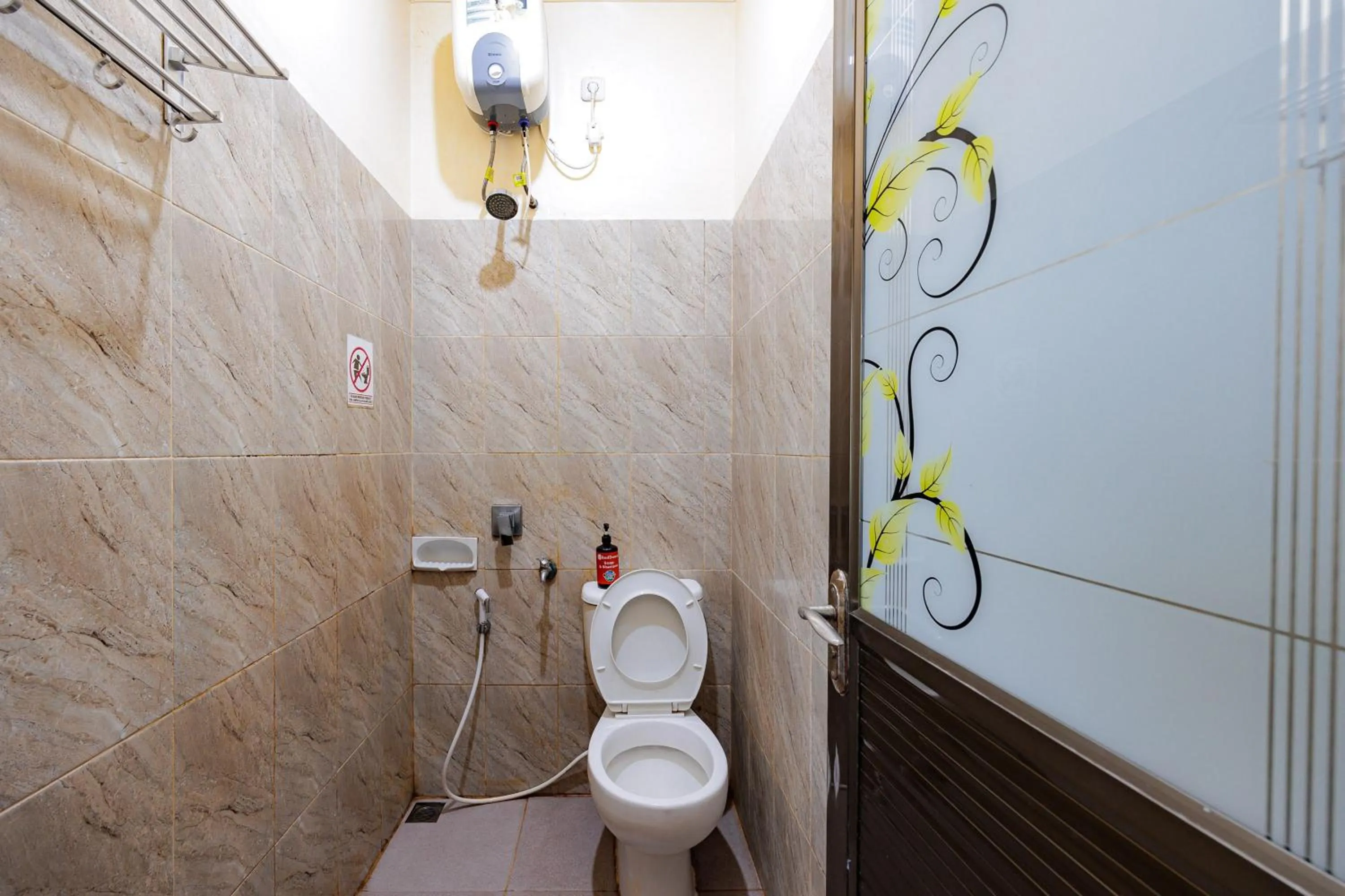 Bathroom in RedDoorz near Exit Toll Sirkuit Sentul