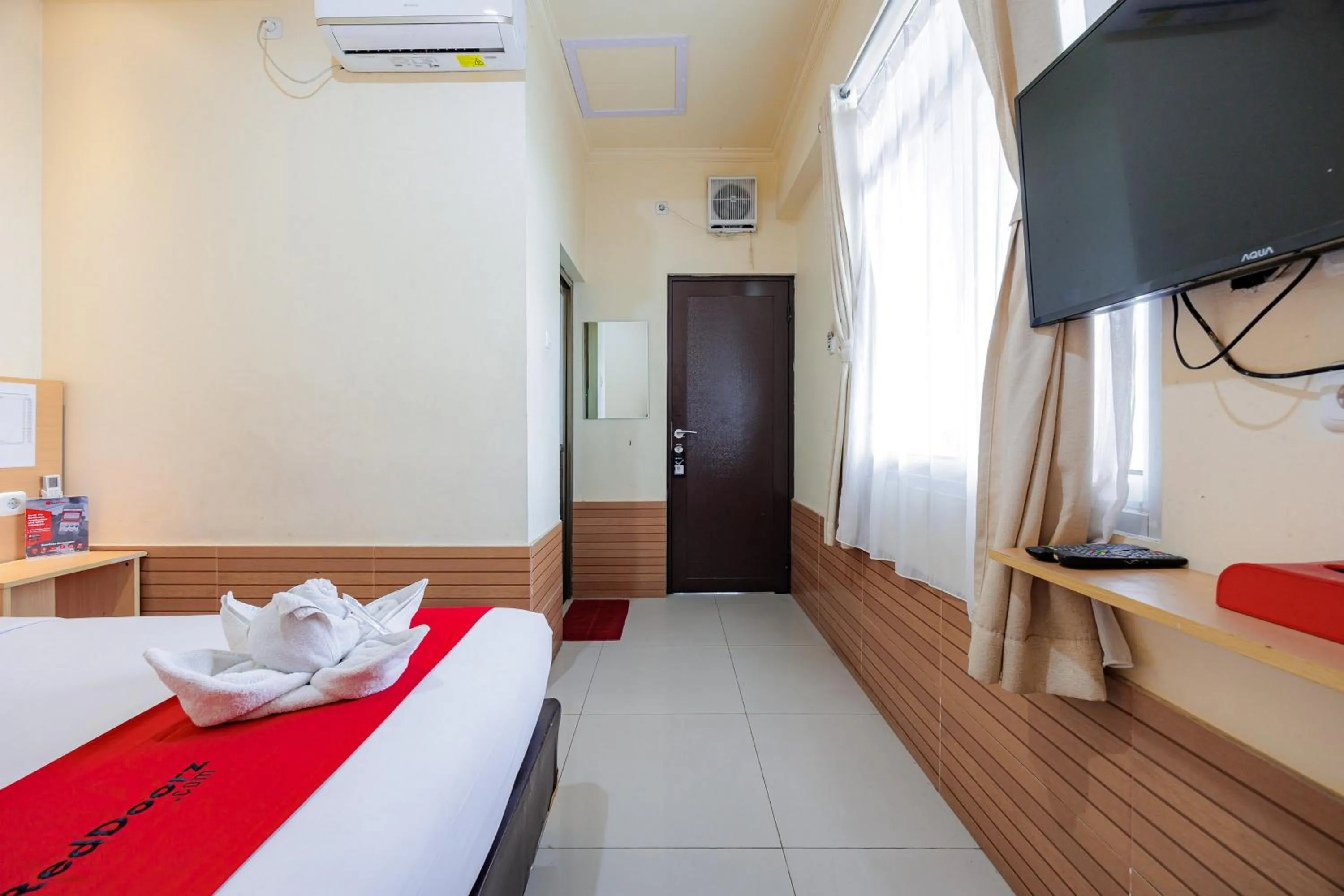 Bedroom, Bed in RedDoorz near Exit Toll Sirkuit Sentul