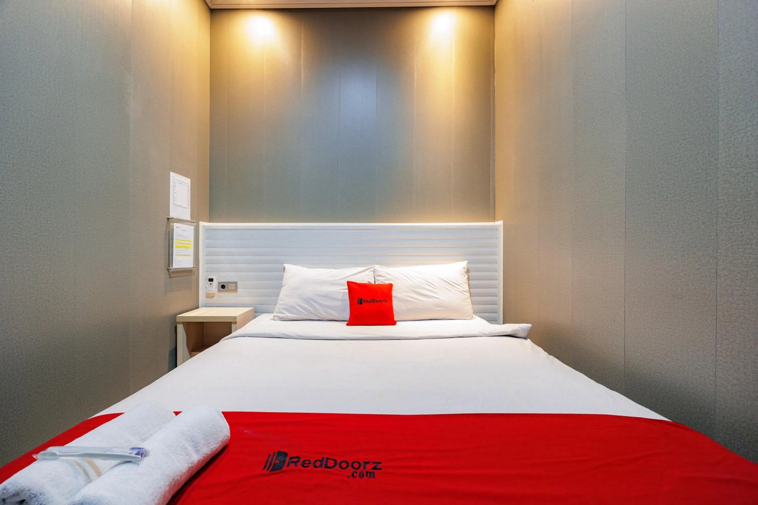 Bedroom, Bed in RedDoorz near Exit Toll Sirkuit Sentul
