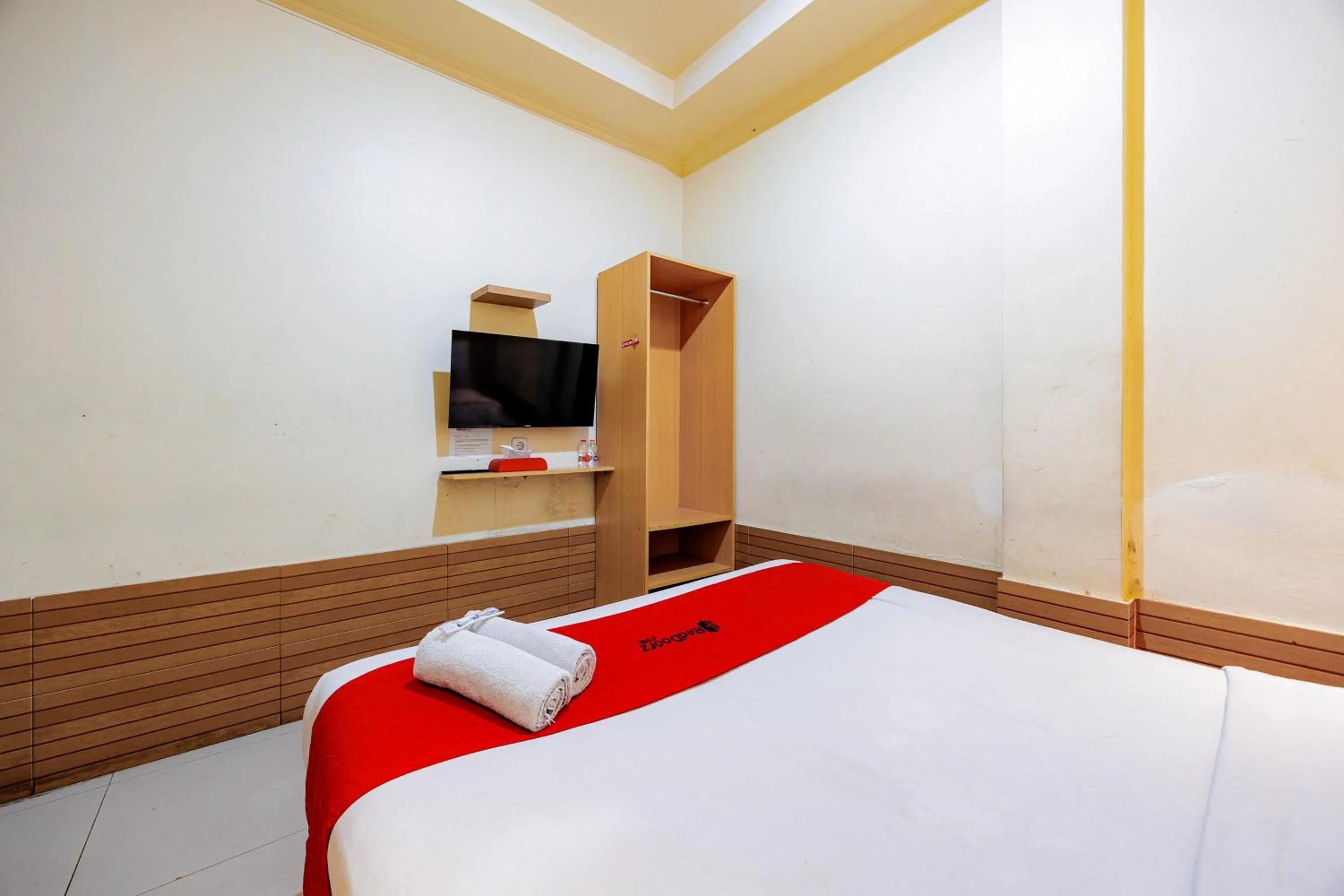 Bedroom, Bed in RedDoorz near Exit Toll Sirkuit Sentul