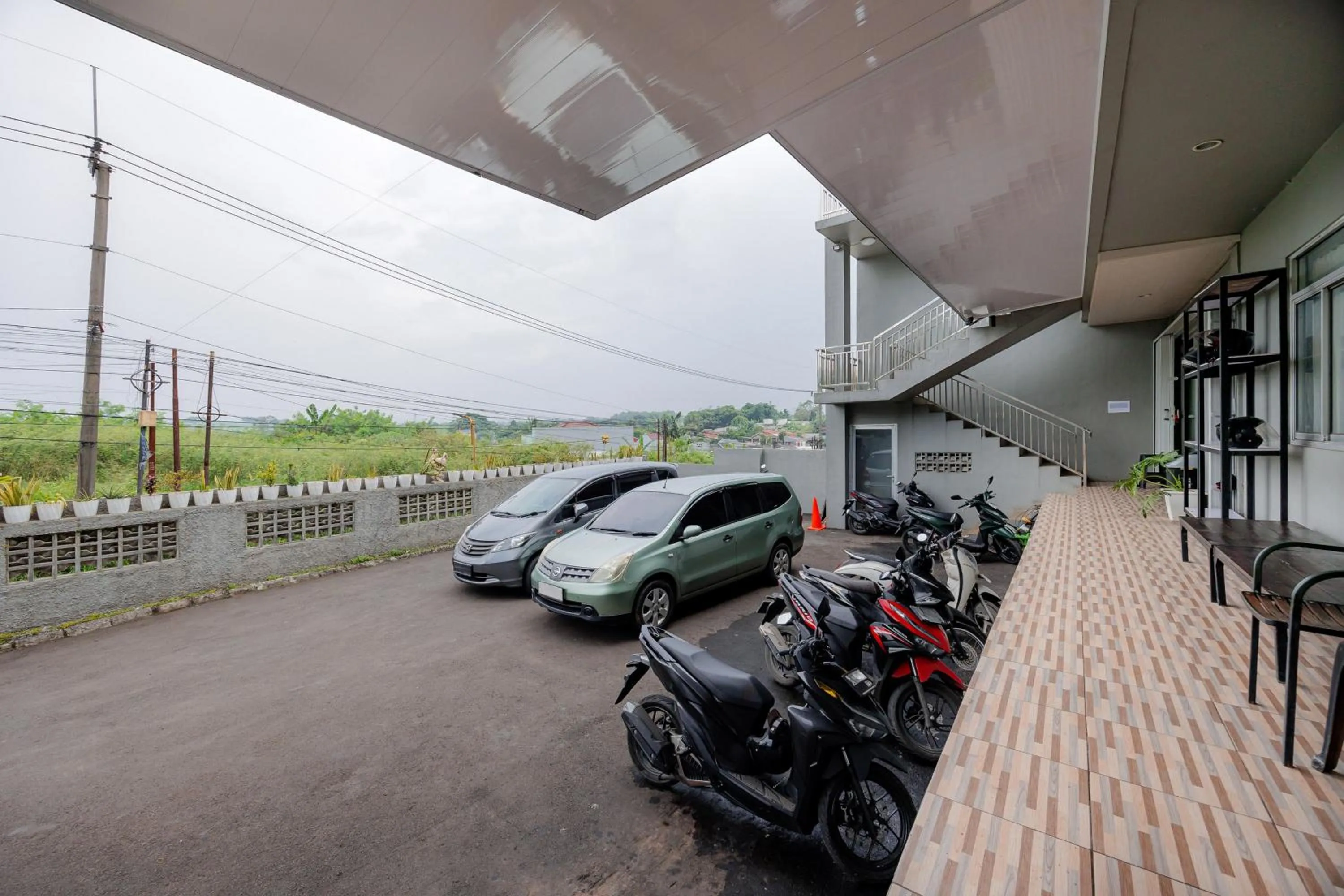 Parking in RedDoorz near Exit Toll Sirkuit Sentul