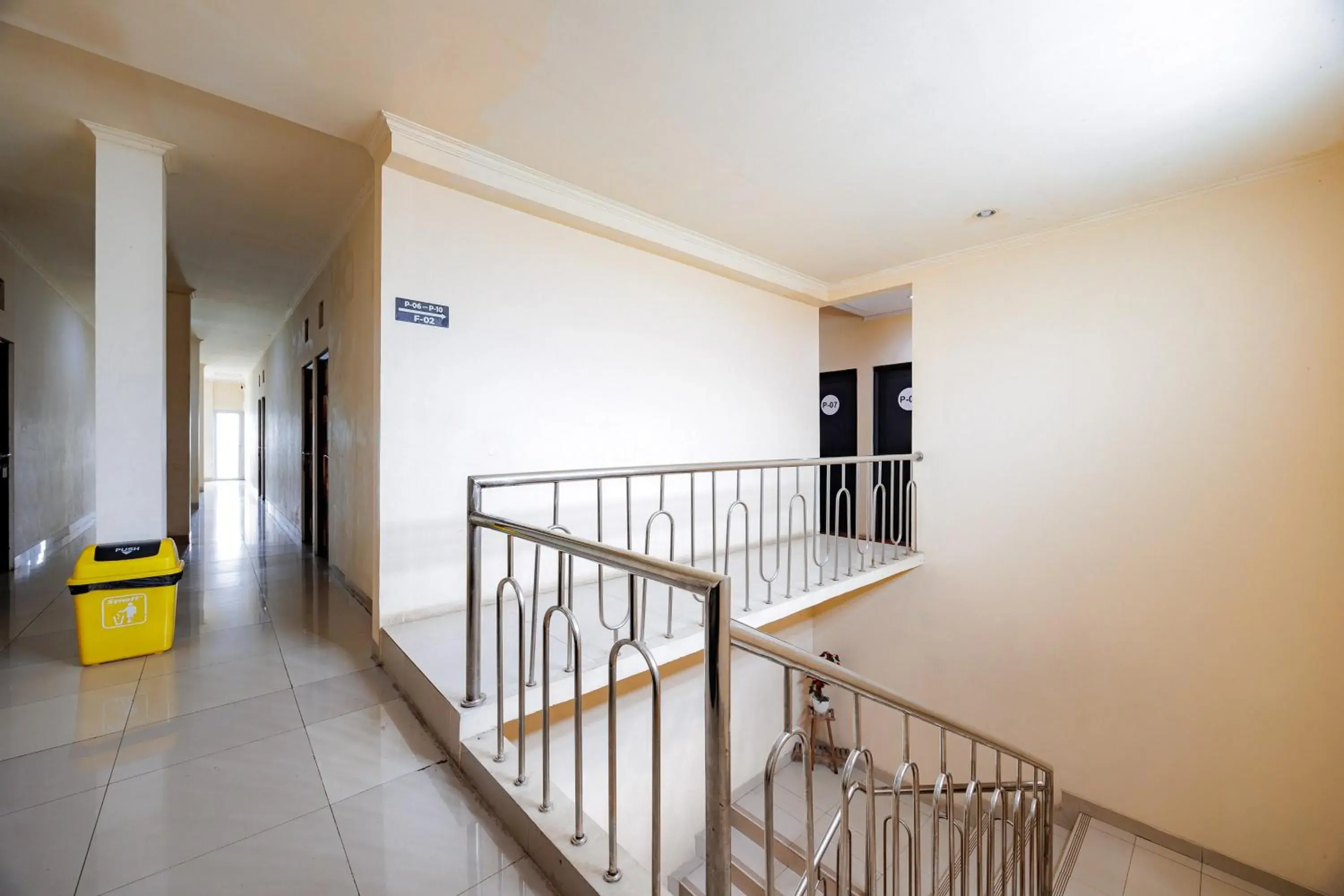 Property building in RedDoorz near Exit Toll Sirkuit Sentul Property building in RedDoorz near Exit Toll Sirkuit Sentul