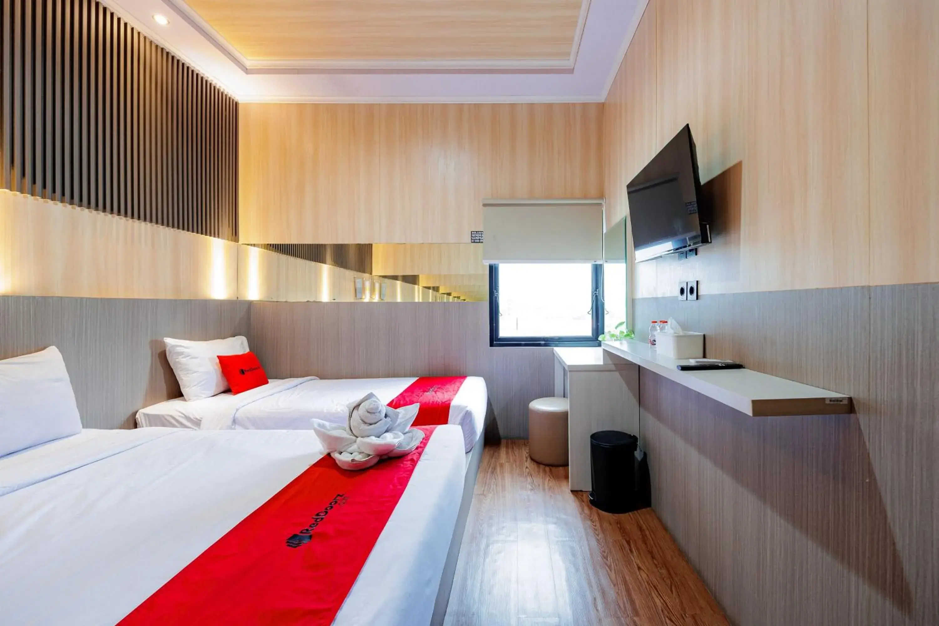 Family Room in RedDoorz near Exit Toll Sirkuit Sentul Family Room in RedDoorz near Exit Toll Sirkuit Sentul