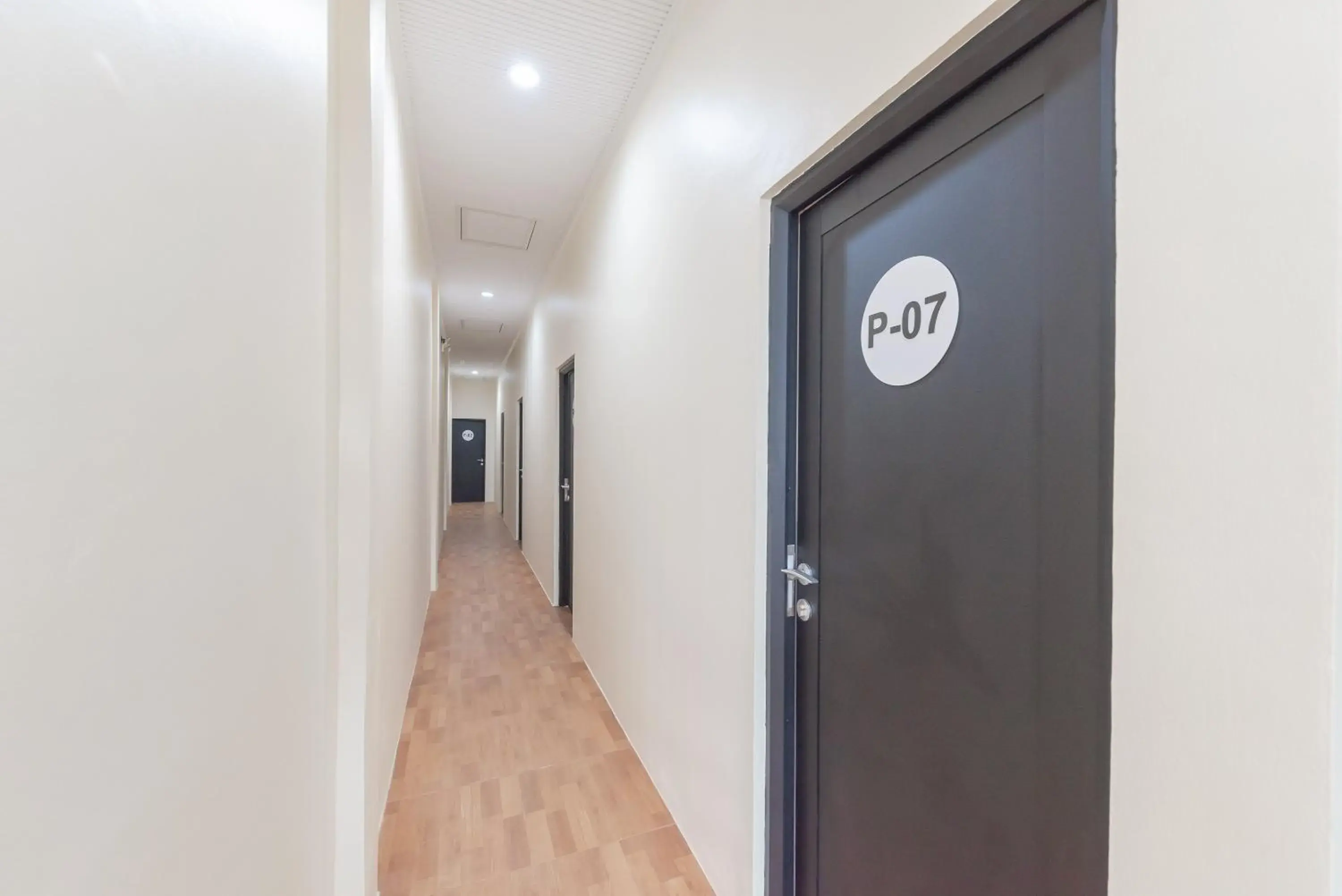 Lobby or reception in RedDoorz near Exit Toll Sirkuit Sentul Lobby or reception in RedDoorz near Exit Toll Sirkuit Sentul