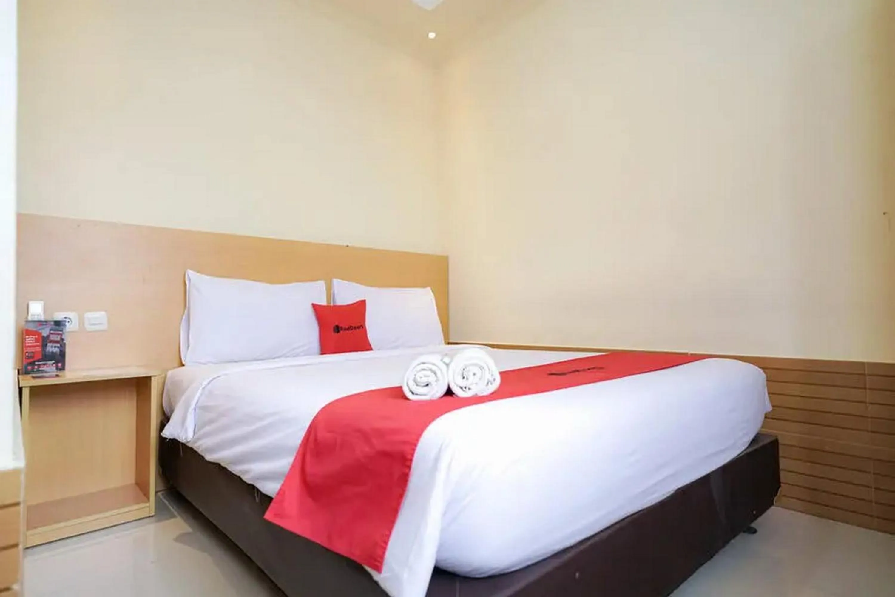 Bedroom, Bed in RedDoorz near Exit Toll Sirkuit Sentul