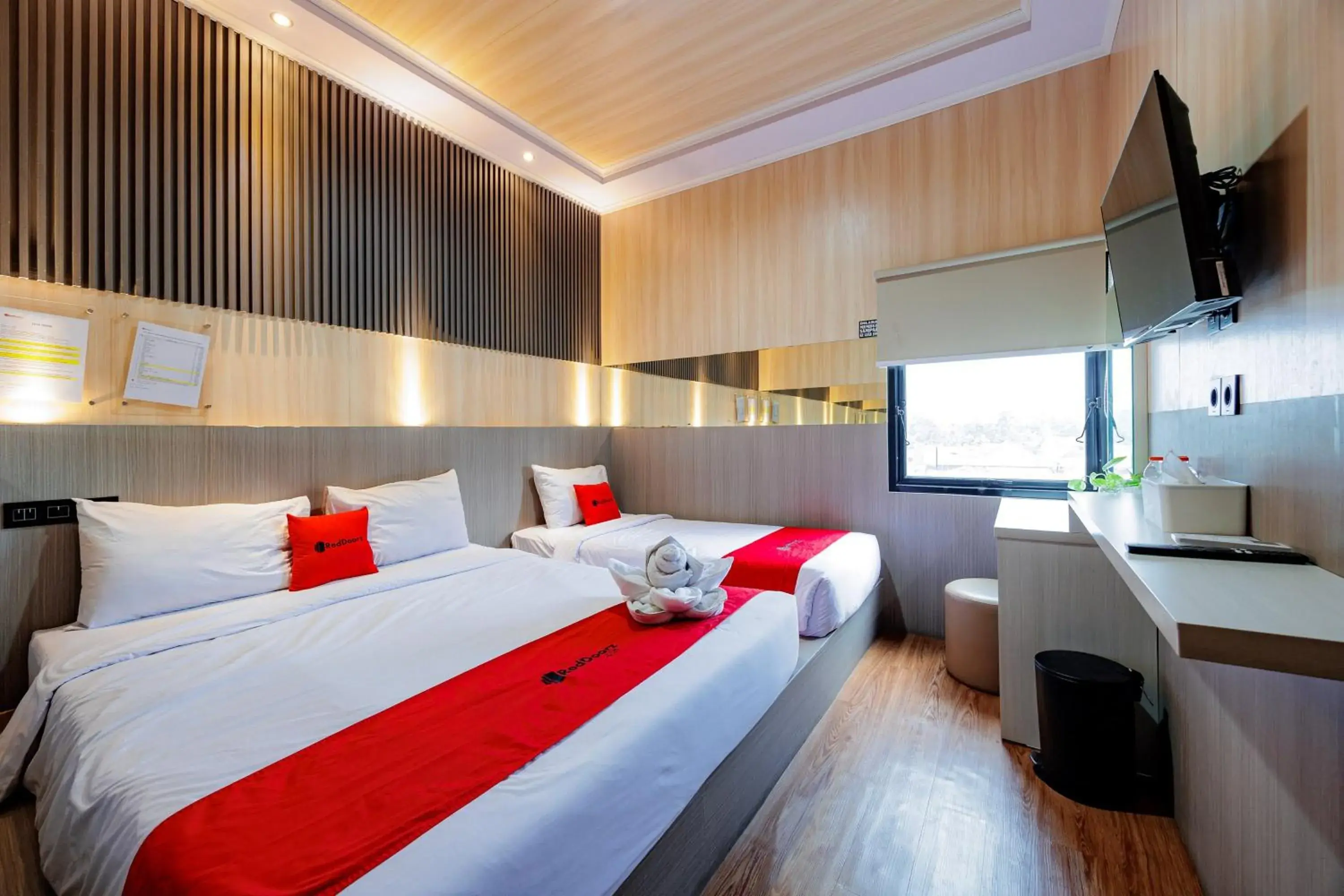 Family Room in RedDoorz near Exit Toll Sirkuit Sentul Family Room in RedDoorz near Exit Toll Sirkuit Sentul