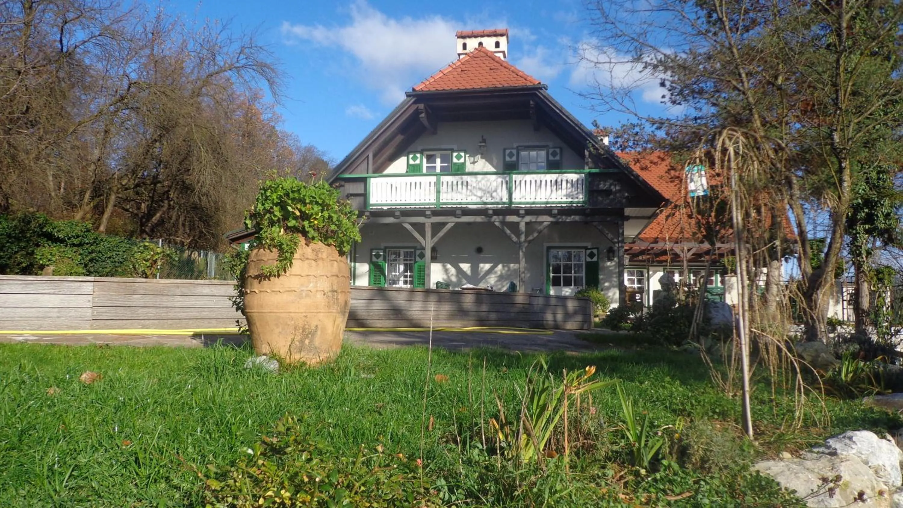 Facade/entrance in Hirschenhof