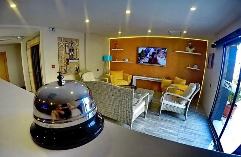 Lobby or reception in Saatlı Hotel