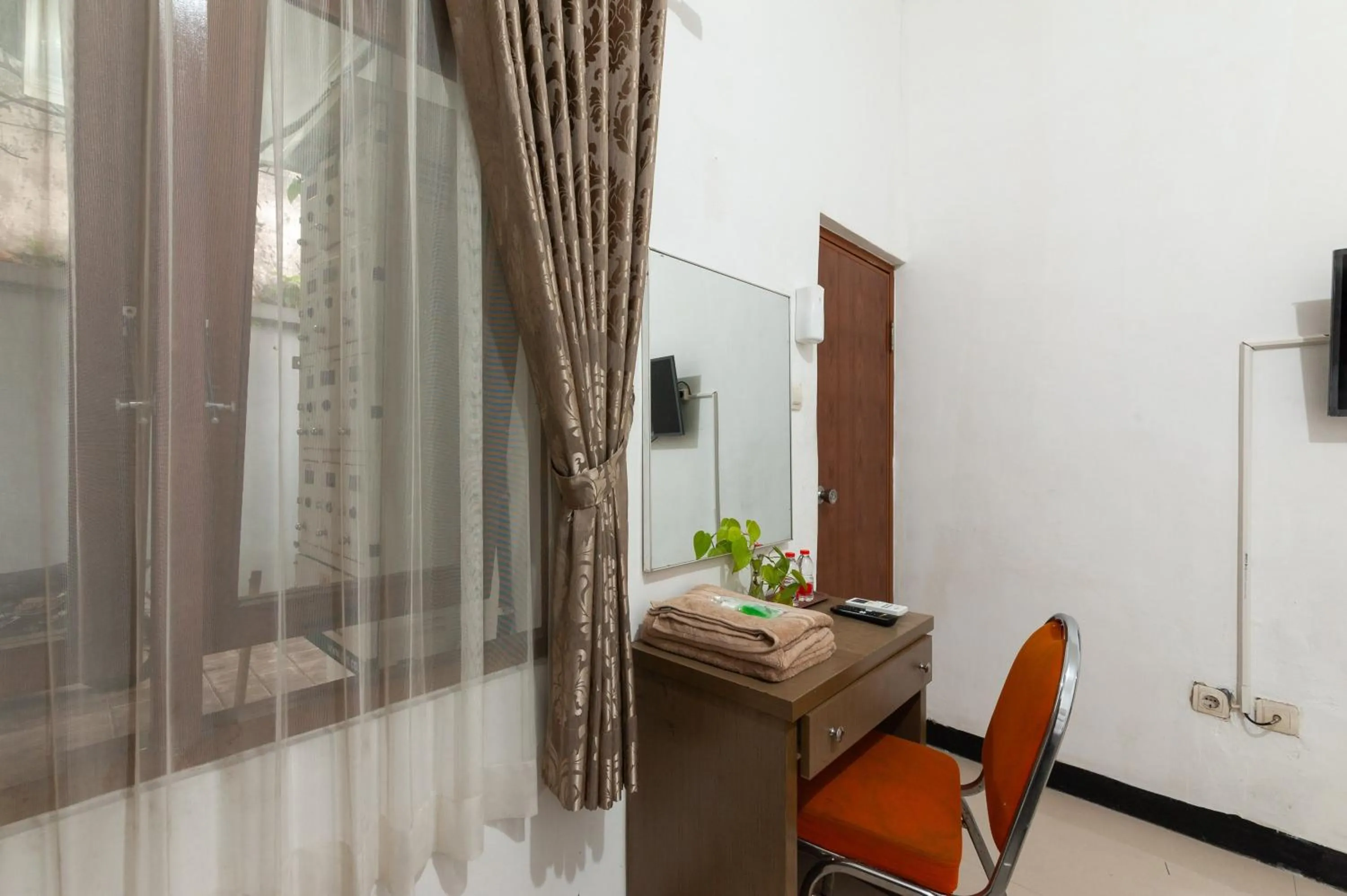 Property building in RedDoorz at Batutulis Bogor by House of M