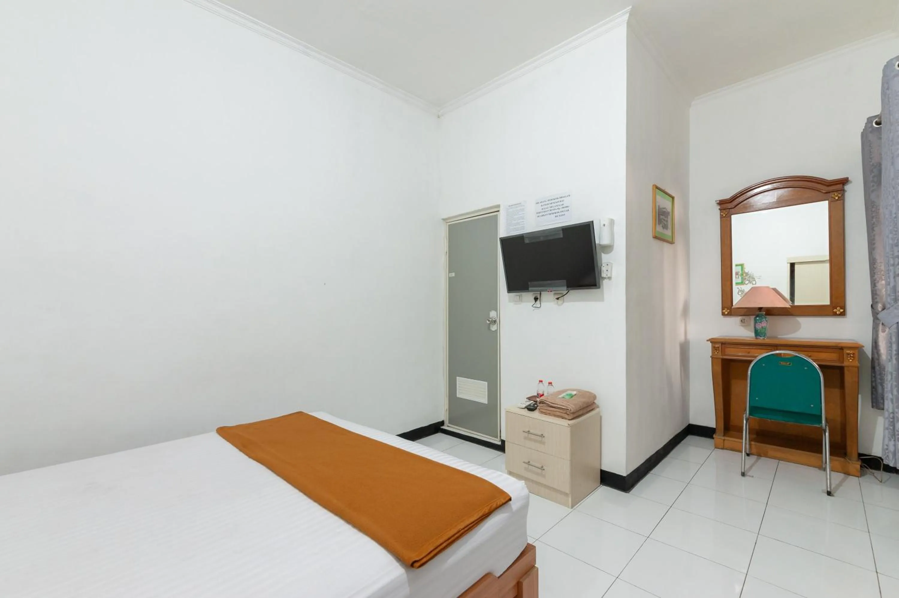 Bed in RedDoorz at Batutulis Bogor by House of M