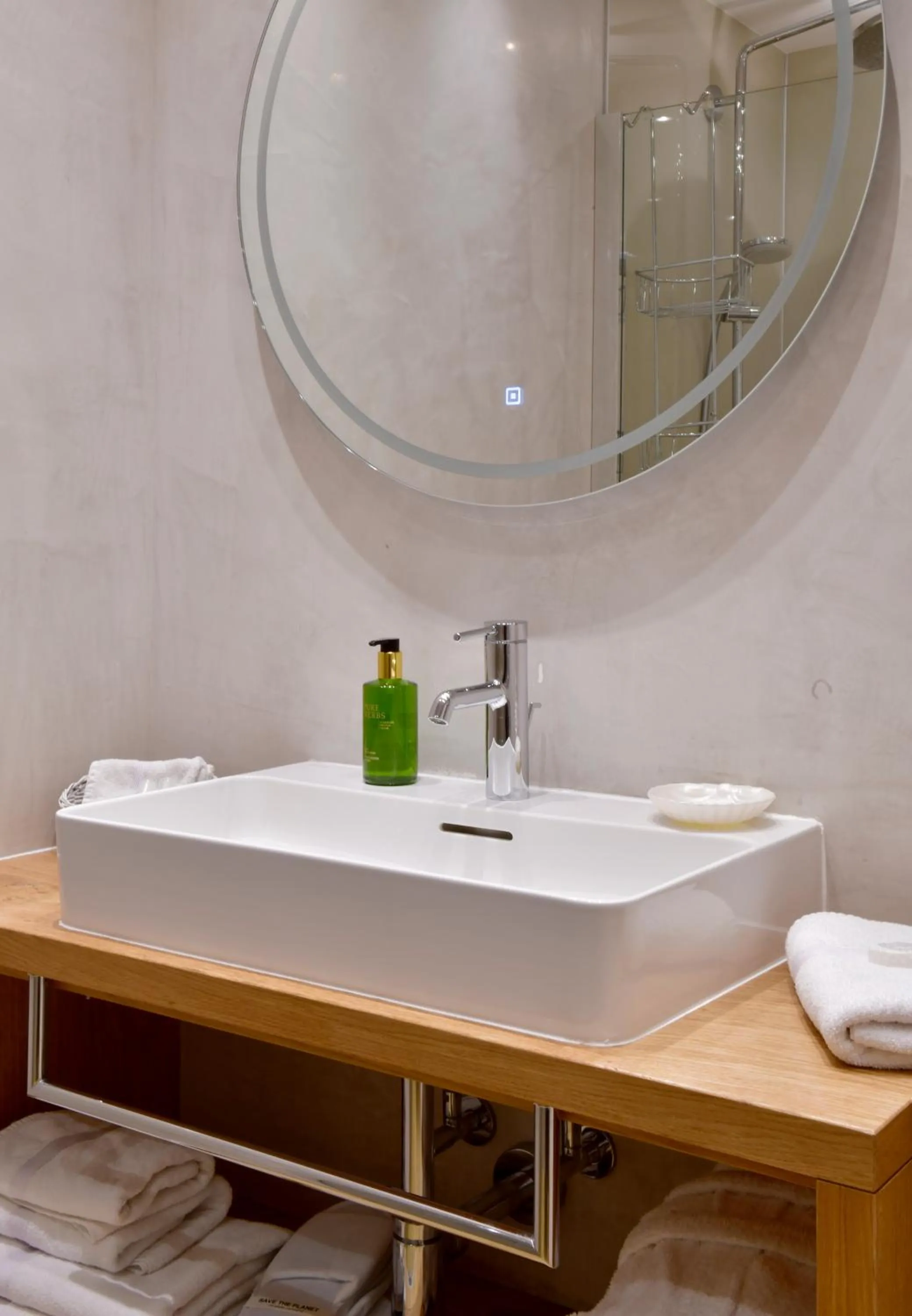 Bathroom in Romantik Hotel Markusturm