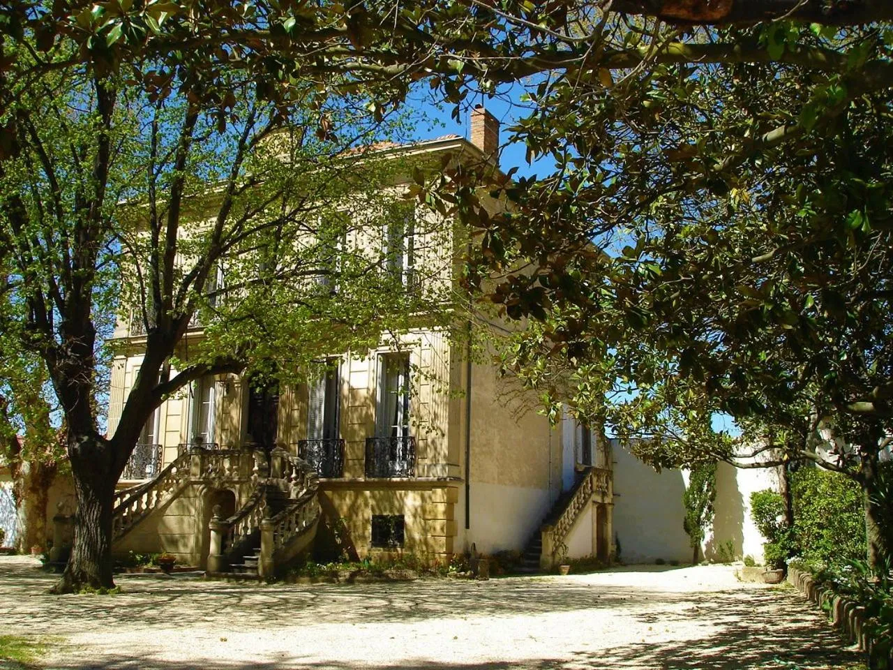 Facade/entrance in Embarben Maison d'hôtes