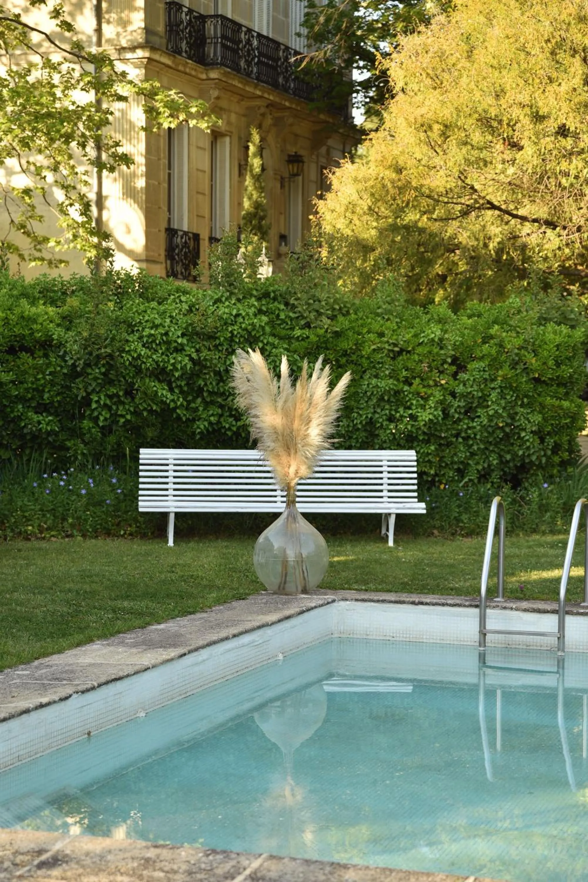 Swimming pool in Embarben Maison d'hôtes
