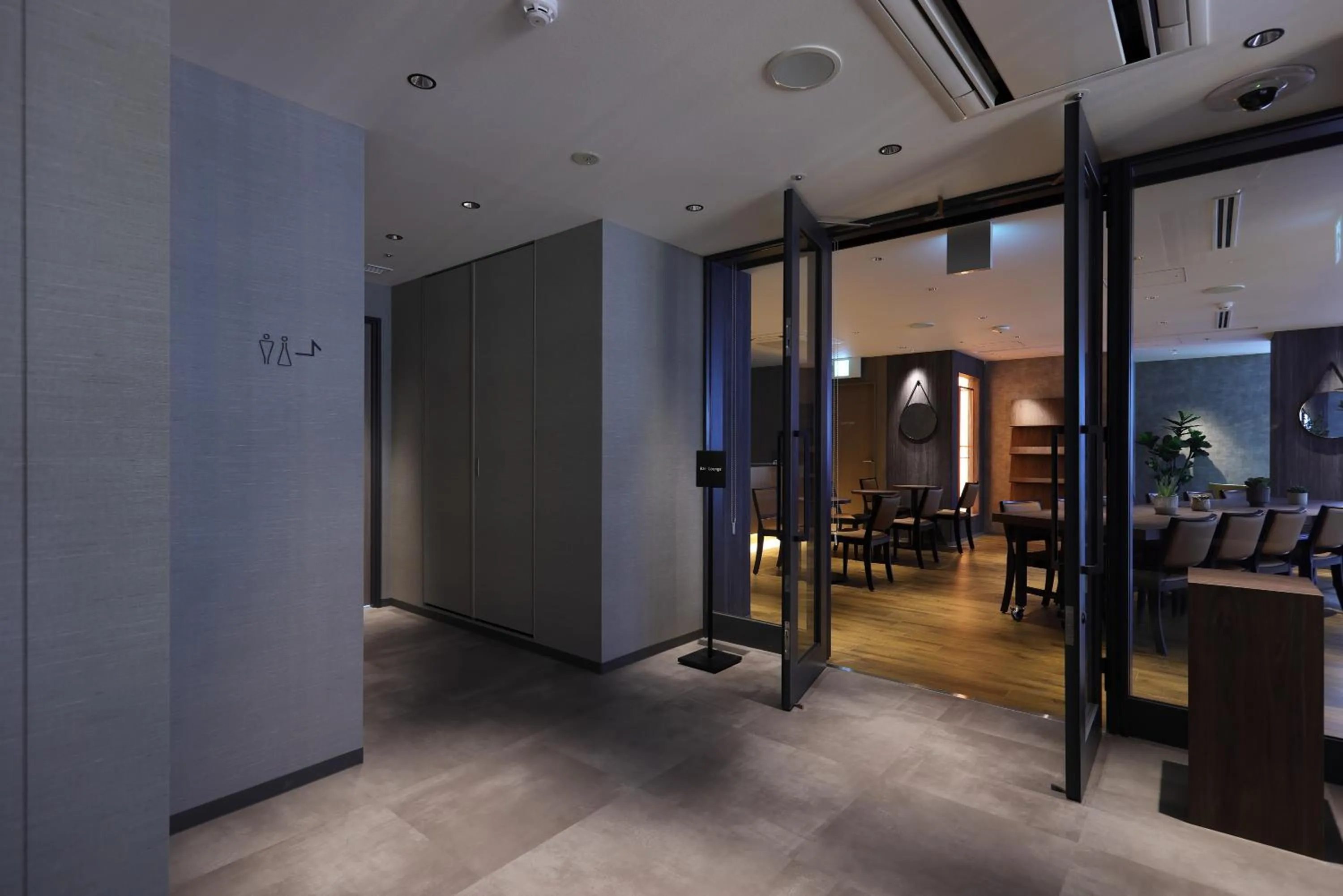 Lounge or bar in GRIDS PREMIUM HOTEL OSAKA NAMBA