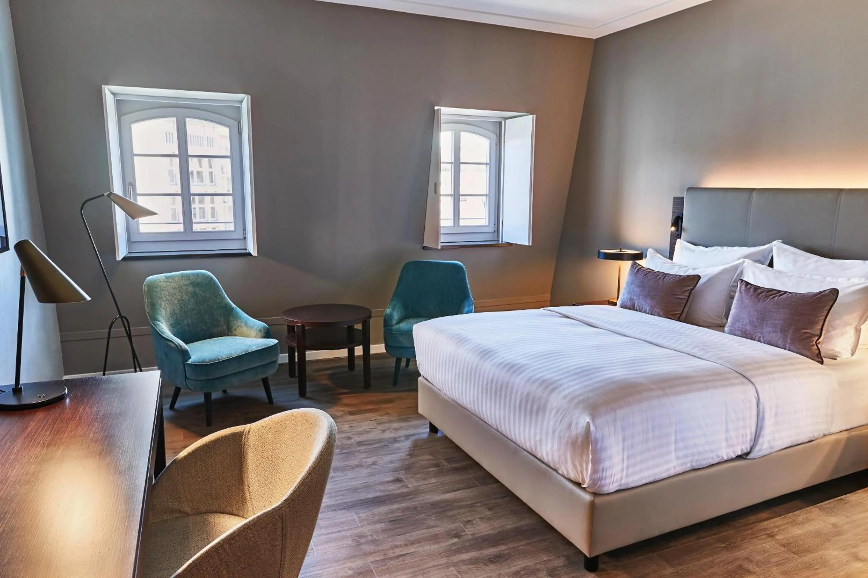 Photo of the whole room, Bed in Steigenberger Hotel de Saxe