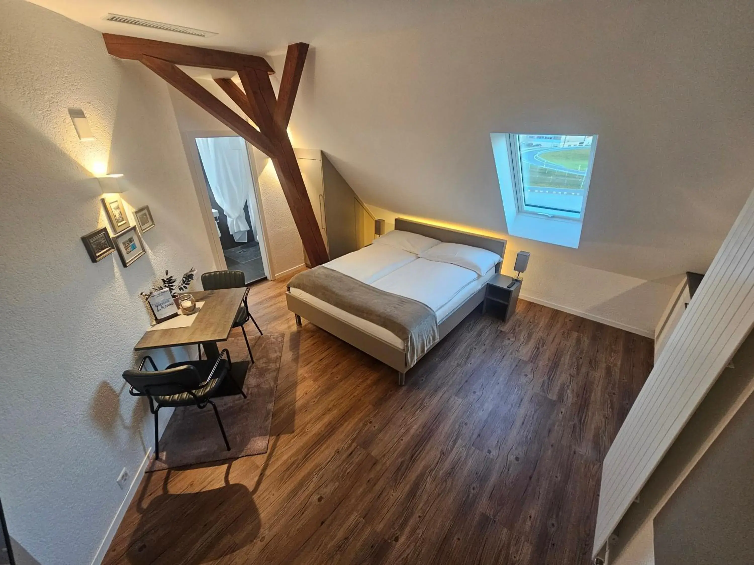 Standard Double Room - single occupancy in Apart-Hôtel Pont-de-Thielle Standard Double Room - single occupancy in Apart-Hôtel Pont-de-Thielle