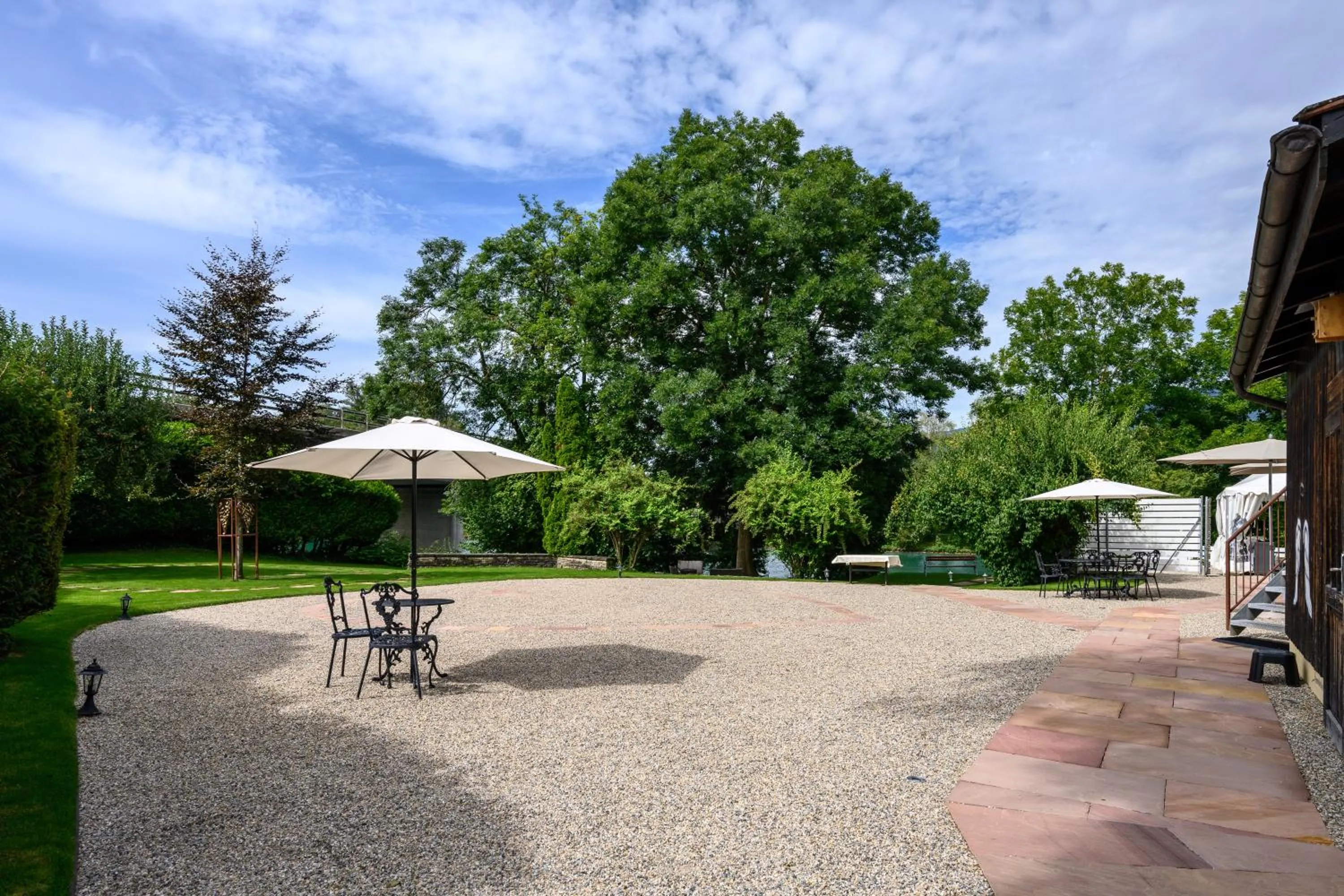 Patio in Apart-Hôtel Pont-de-Thielle
