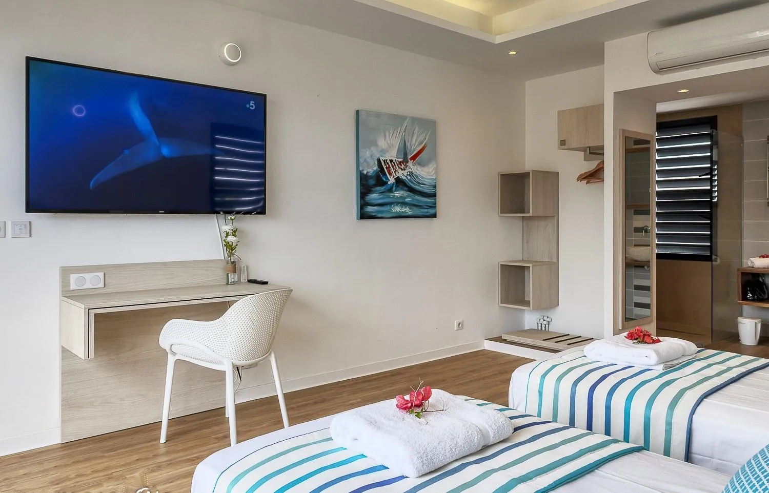 Bedroom, Bed in Villa Azurela