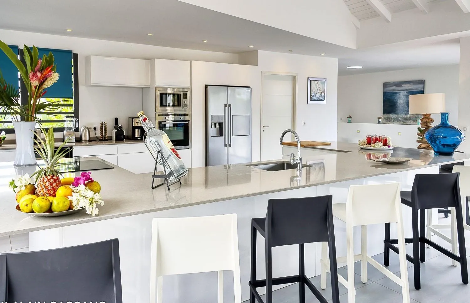 Communal kitchen in Villa Azurela