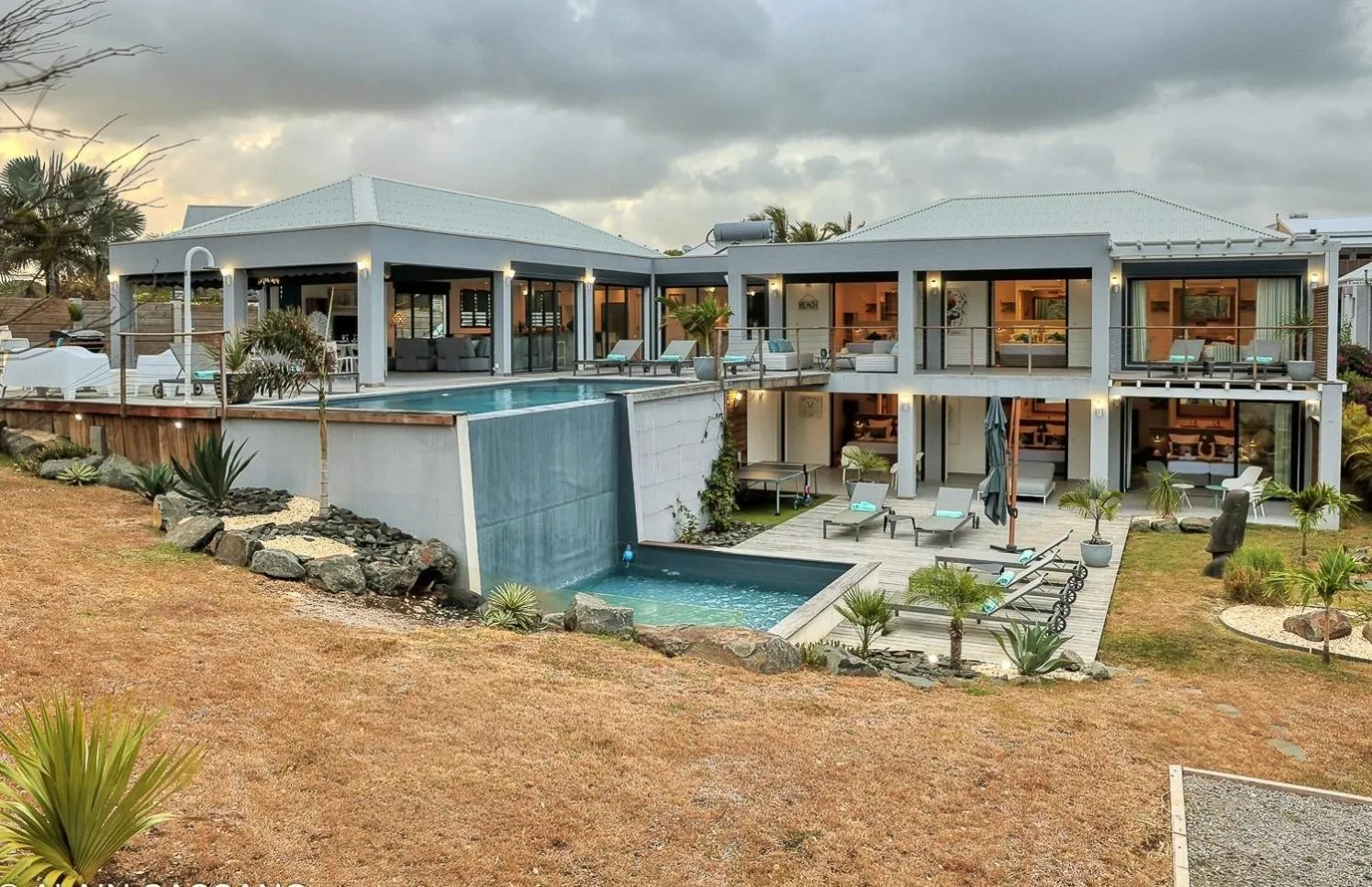 Property building in Villa Azurela