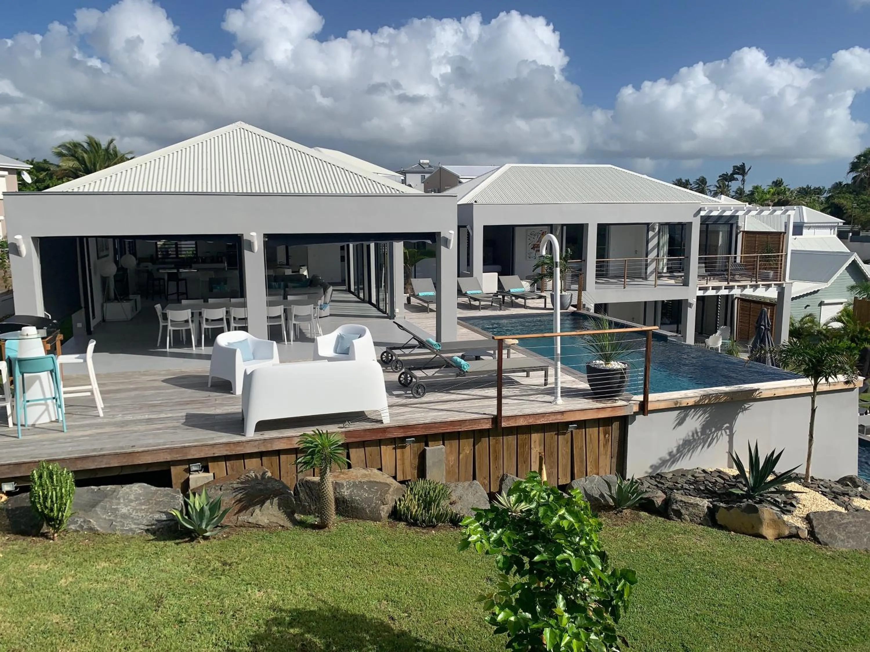 Property building in Villa Azurela