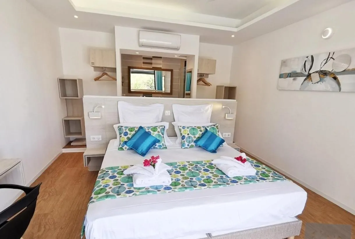Photo of the whole room, Bed in Villa Azurela