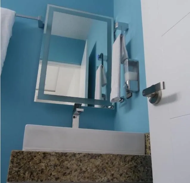 Palmarena Rooms & Residences - Long Stay Comfort with Parking, Sauna, Gym & Pool - Steps from 5th Avenue