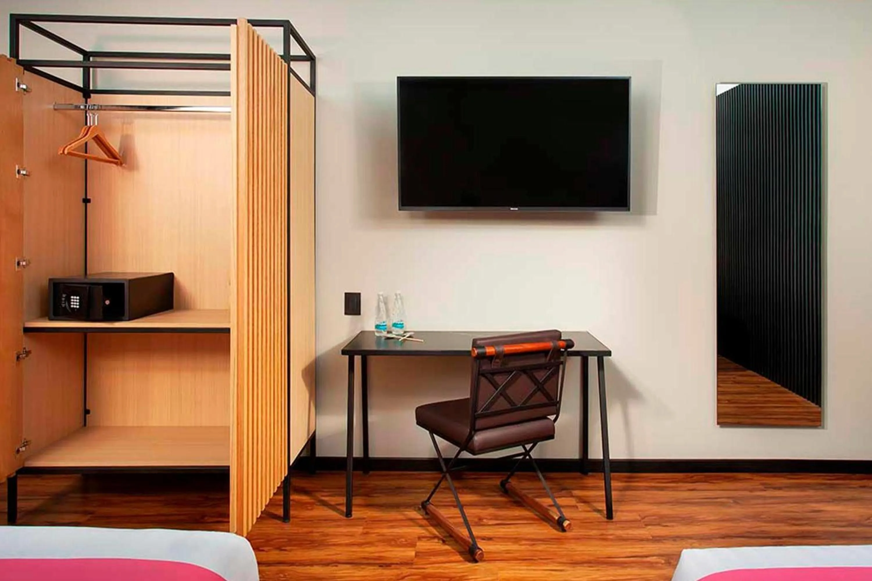 Photo of the whole room, Bed in Hotel MX más centro CDMX, Trademark Collection by Wyndham