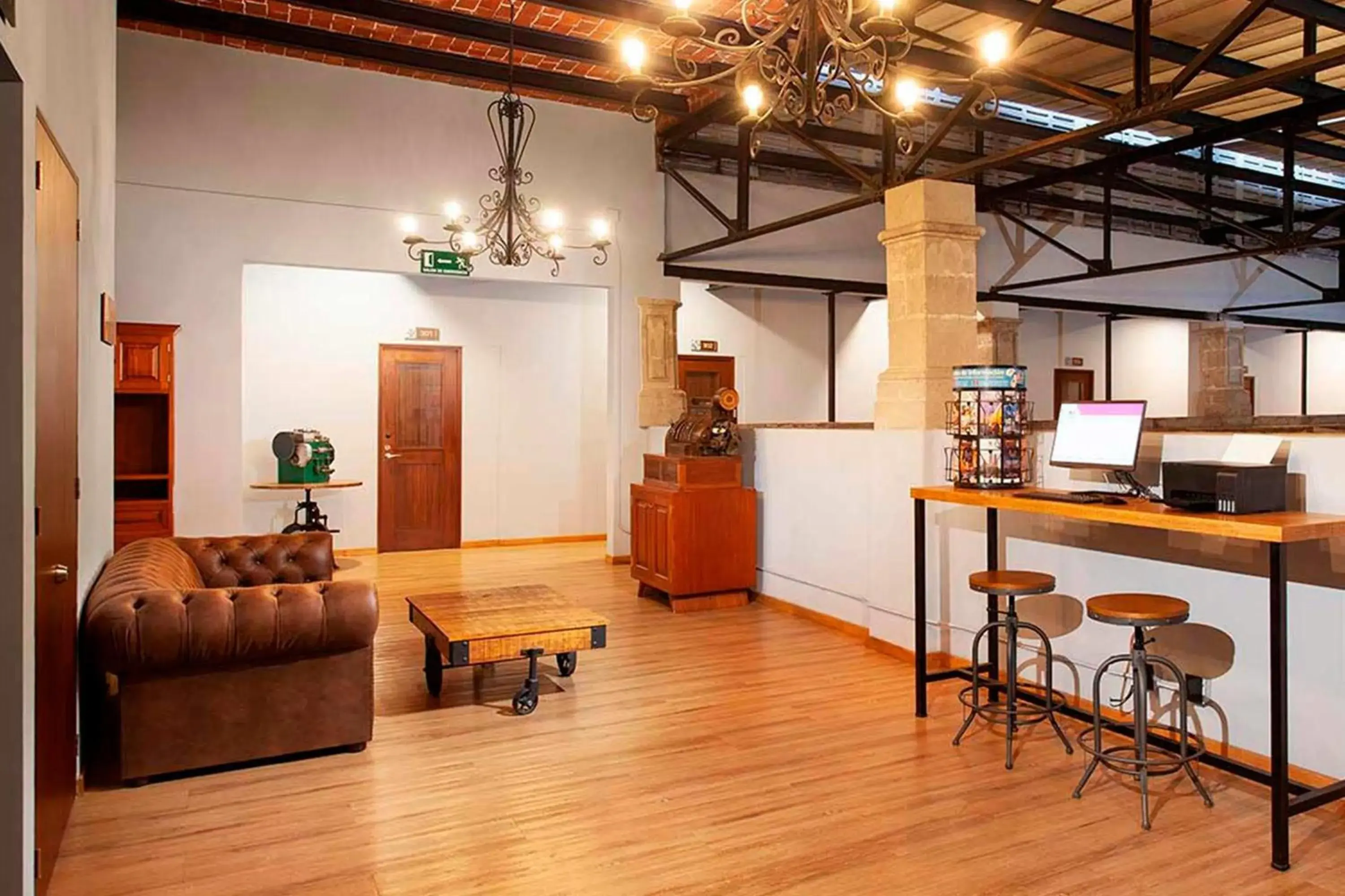 Lobby or reception in Hotel MX más centro CDMX, Trademark Collection by Wyndham Lobby or reception in Hotel MX más centro CDMX, Trademark Collection by Wyndham