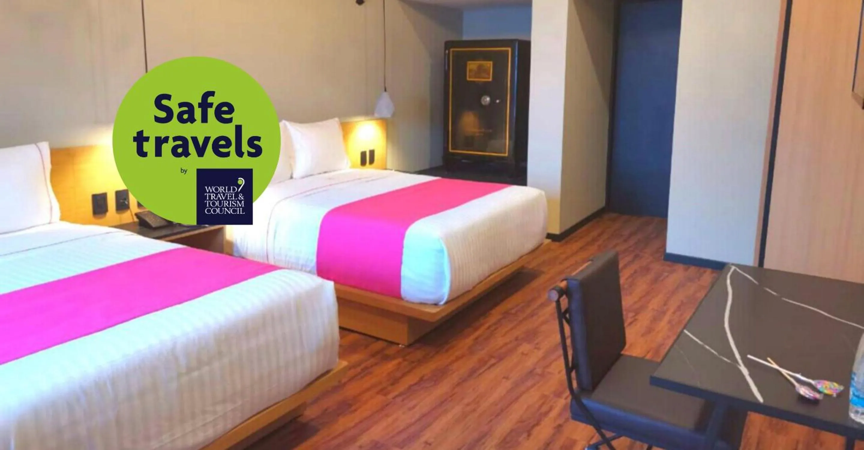 TV and multimedia, Bed in Hotel MX más centro CDMX, Trademark Collection by Wyndham