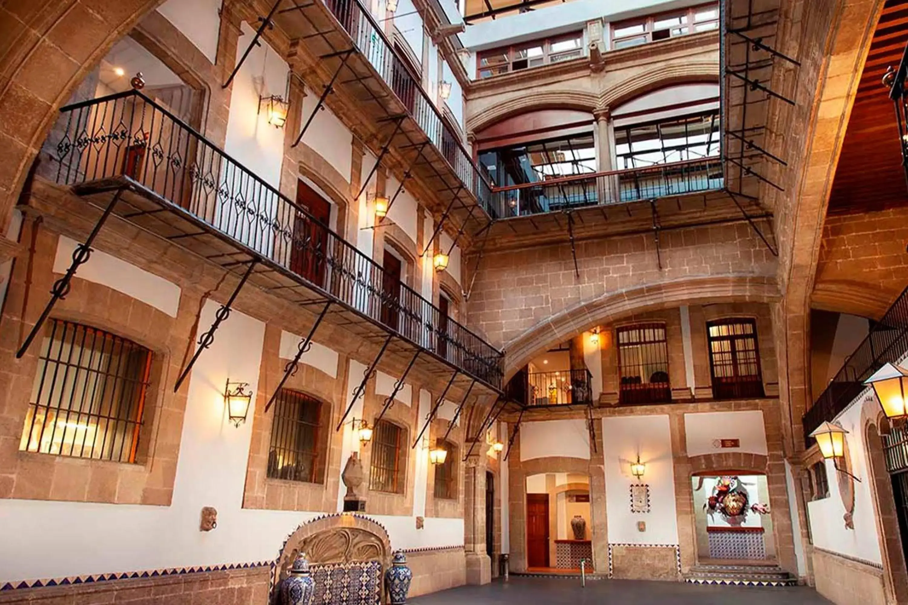 Lobby or reception in Hotel MX más centro CDMX, Trademark Collection by Wyndham Lobby or reception in Hotel MX más centro CDMX, Trademark Collection by Wyndham