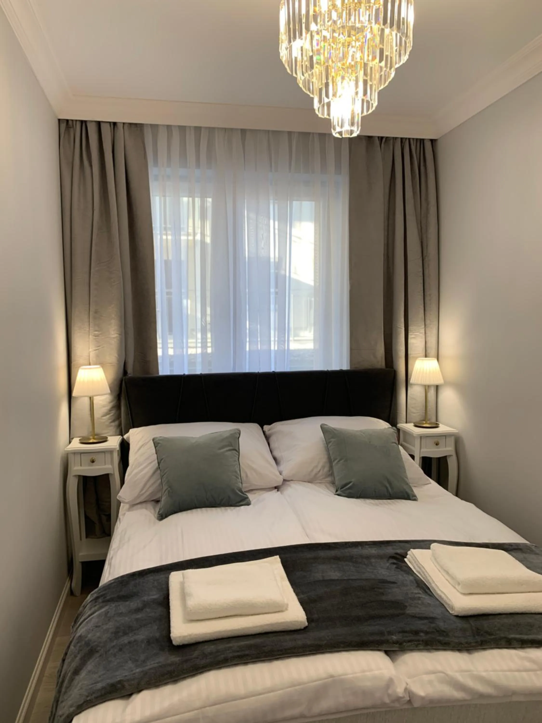 Bedroom, Bed in Hamptons Apartment