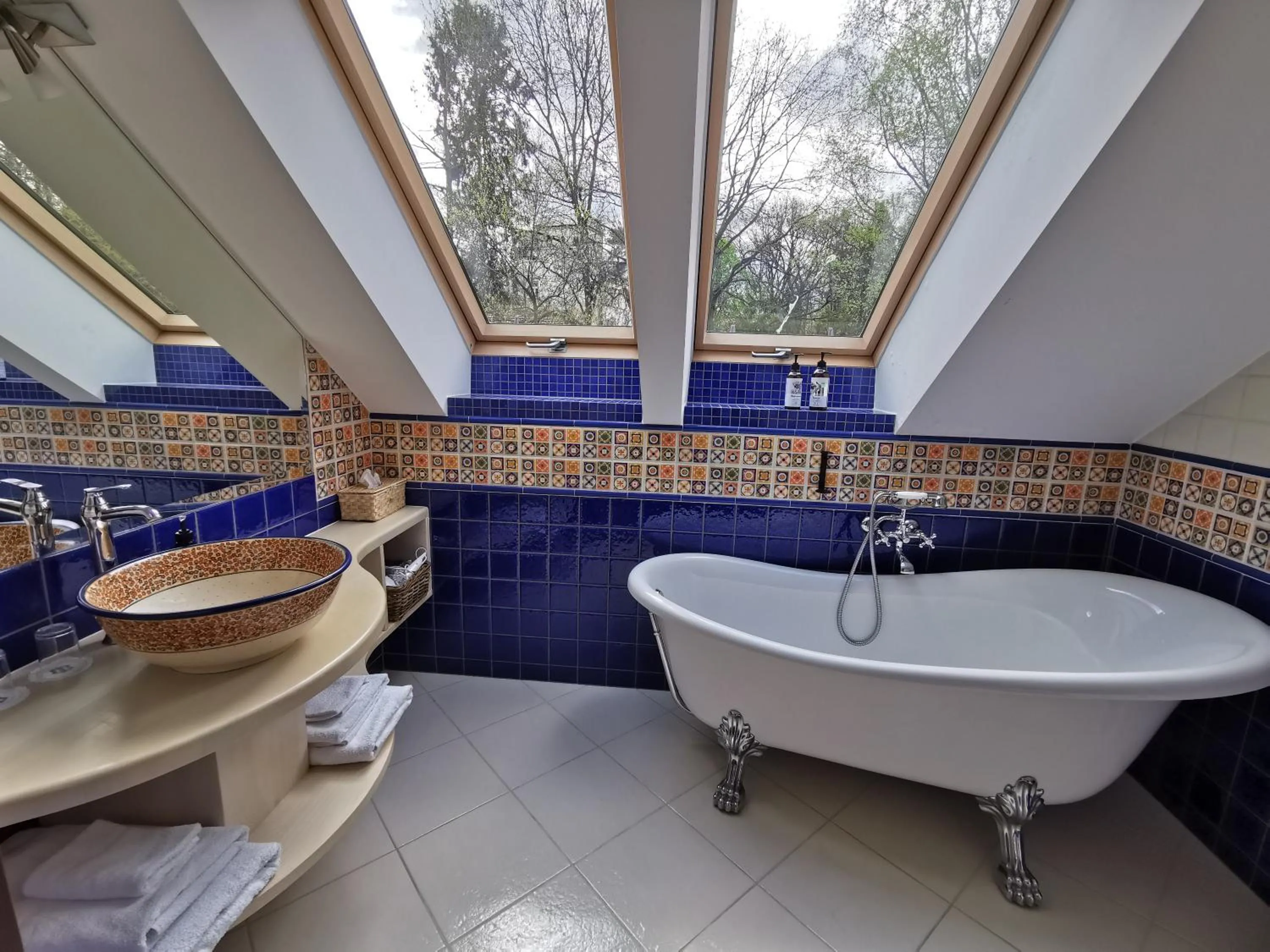 Toilet in Ekosamotnia