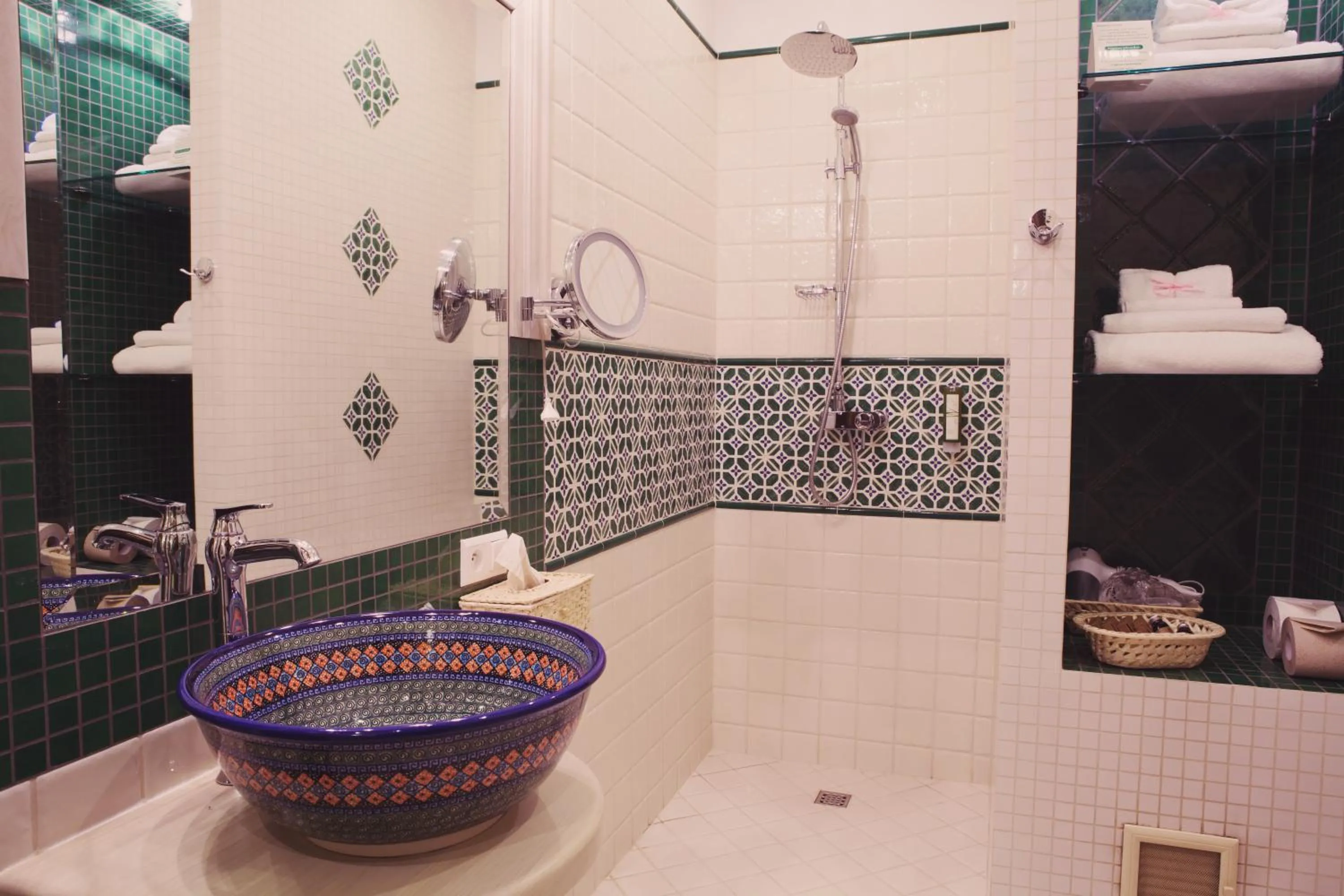 Shower in Ekosamotnia