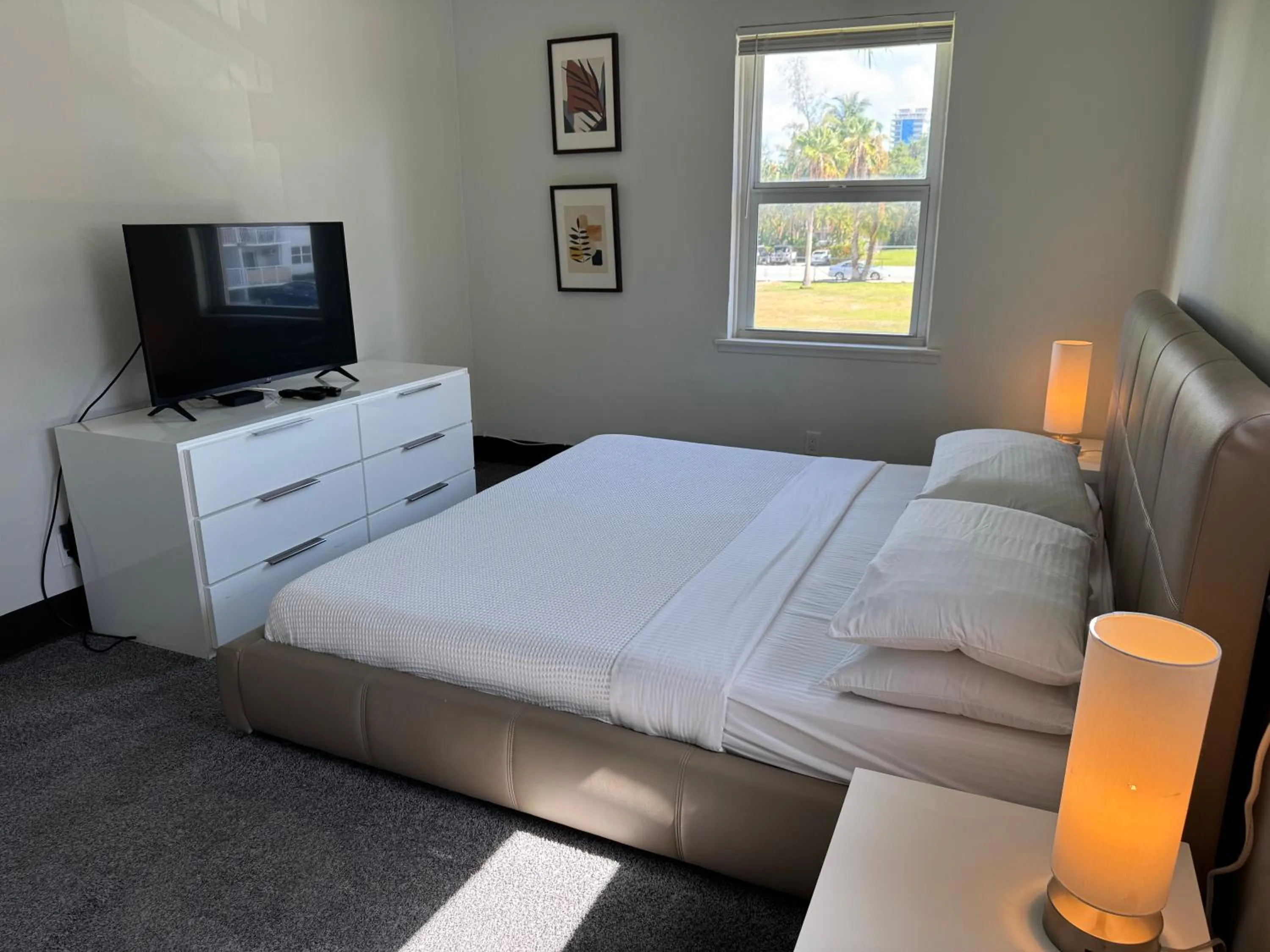 Bed in Rolo Beach Hotel