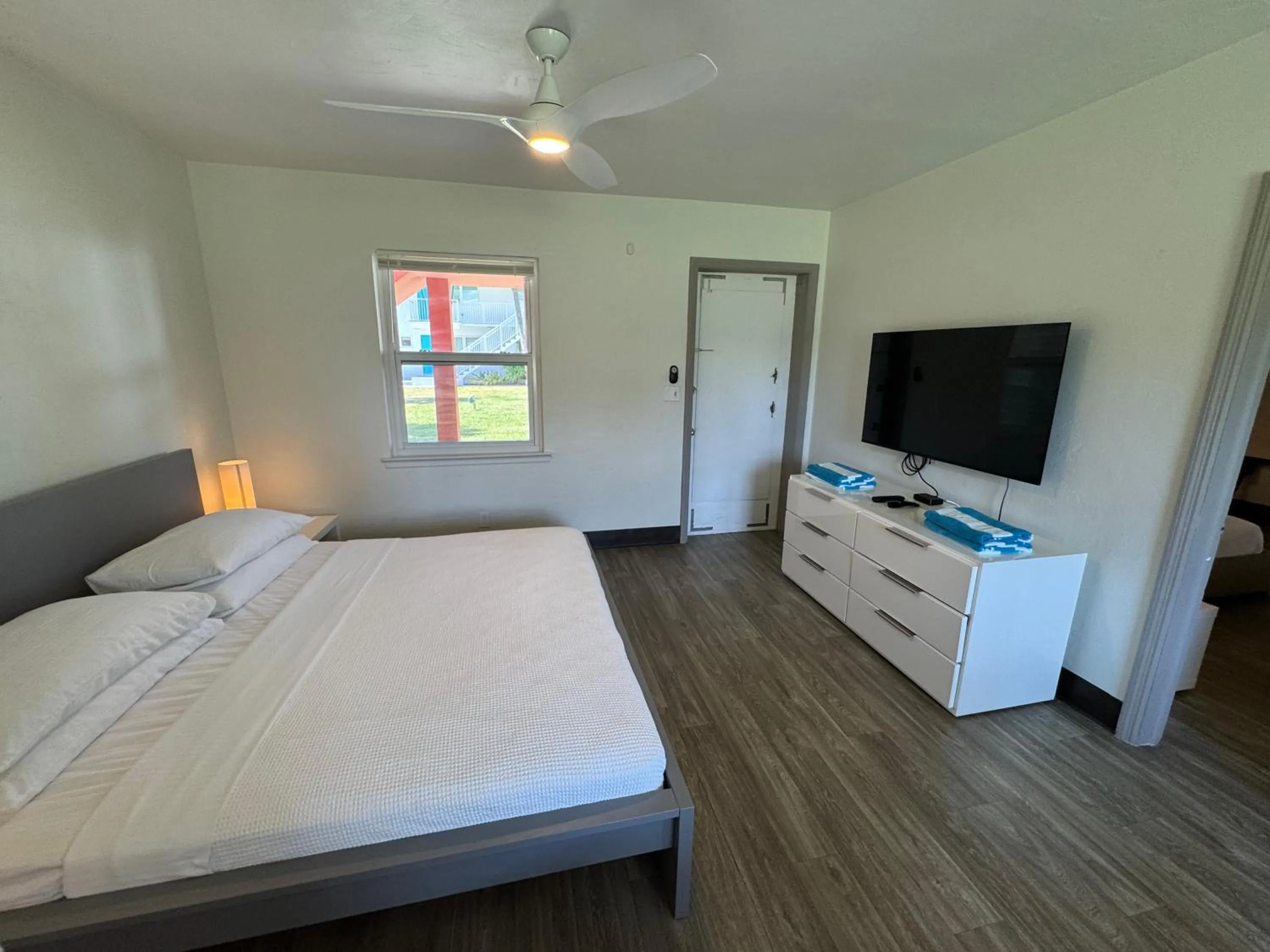 Bed in Rolo Beach Hotel