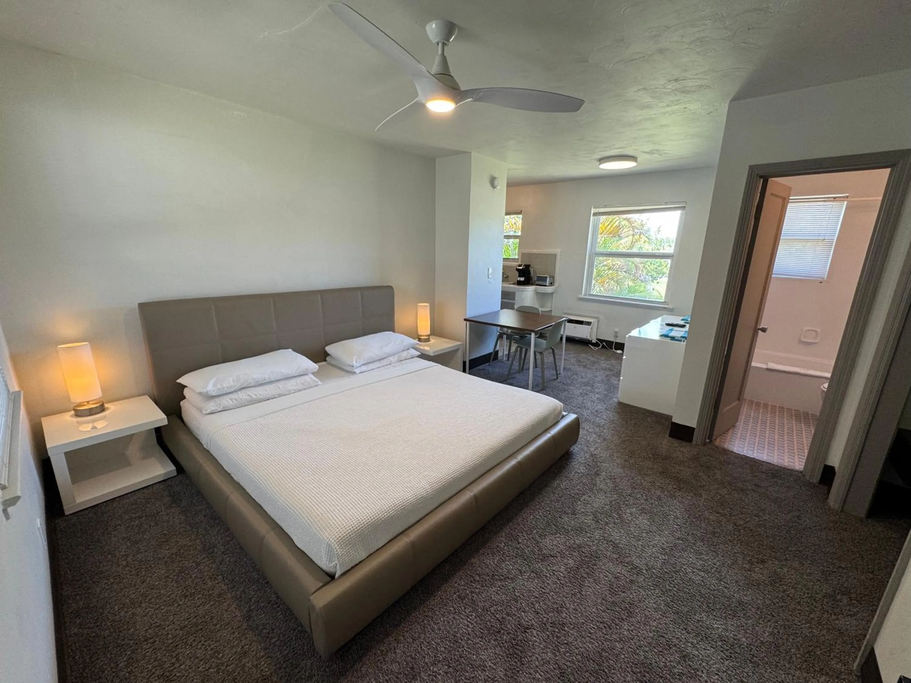 Bed in Rolo Beach Hotel