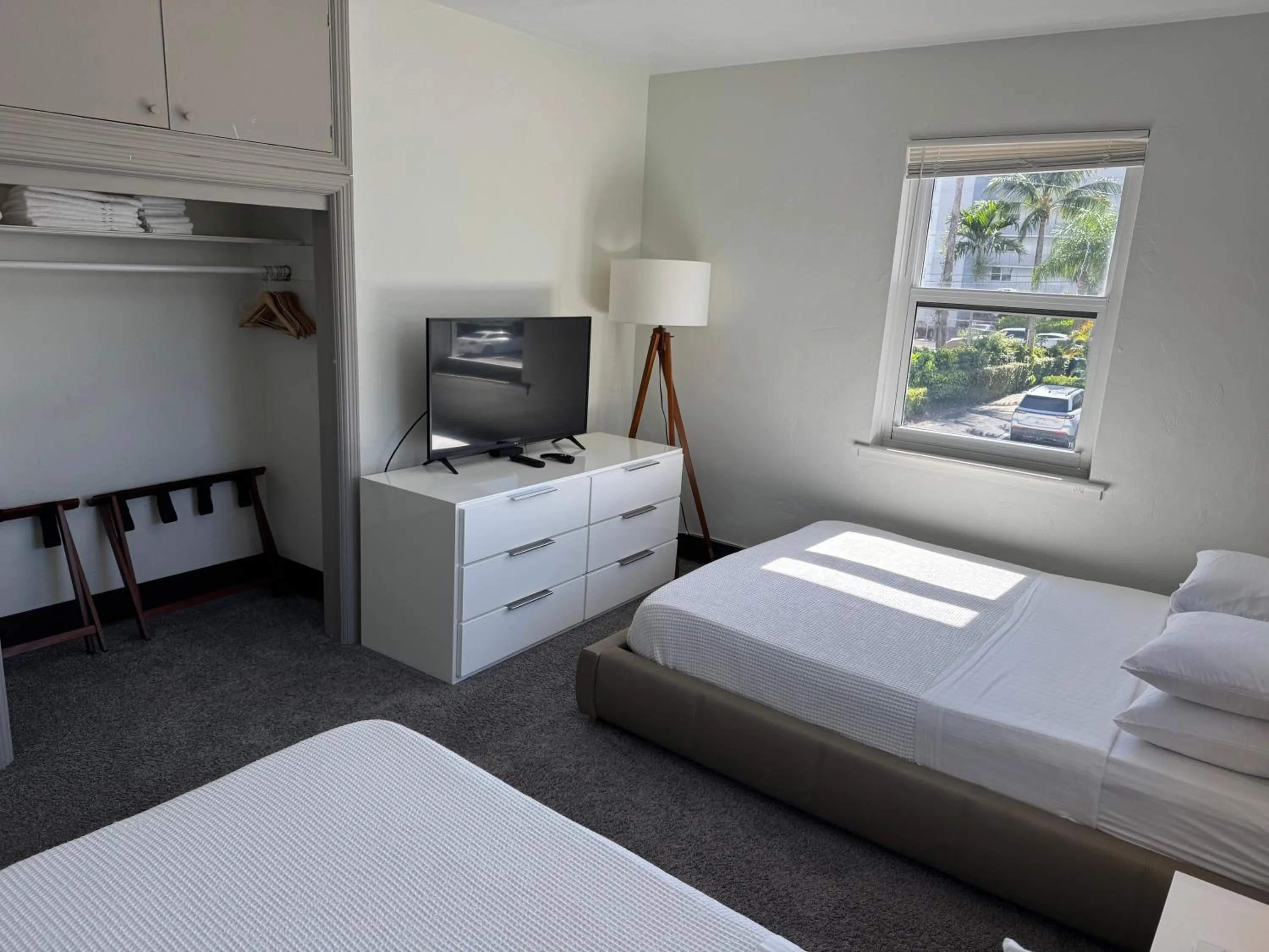 Bed in Rolo Beach Hotel