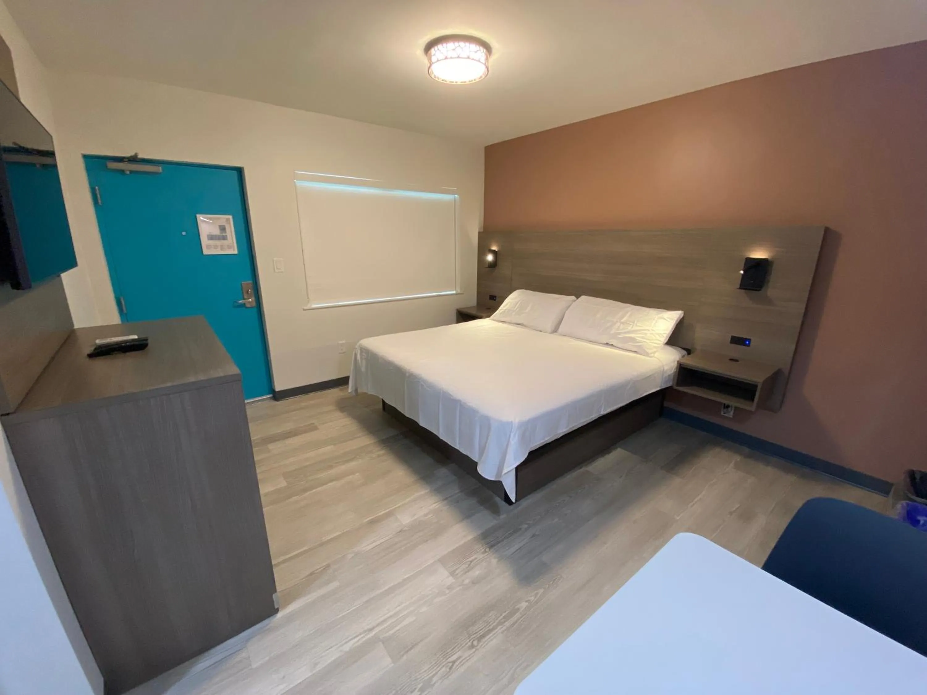 Bed in Rolo Beach Hotel