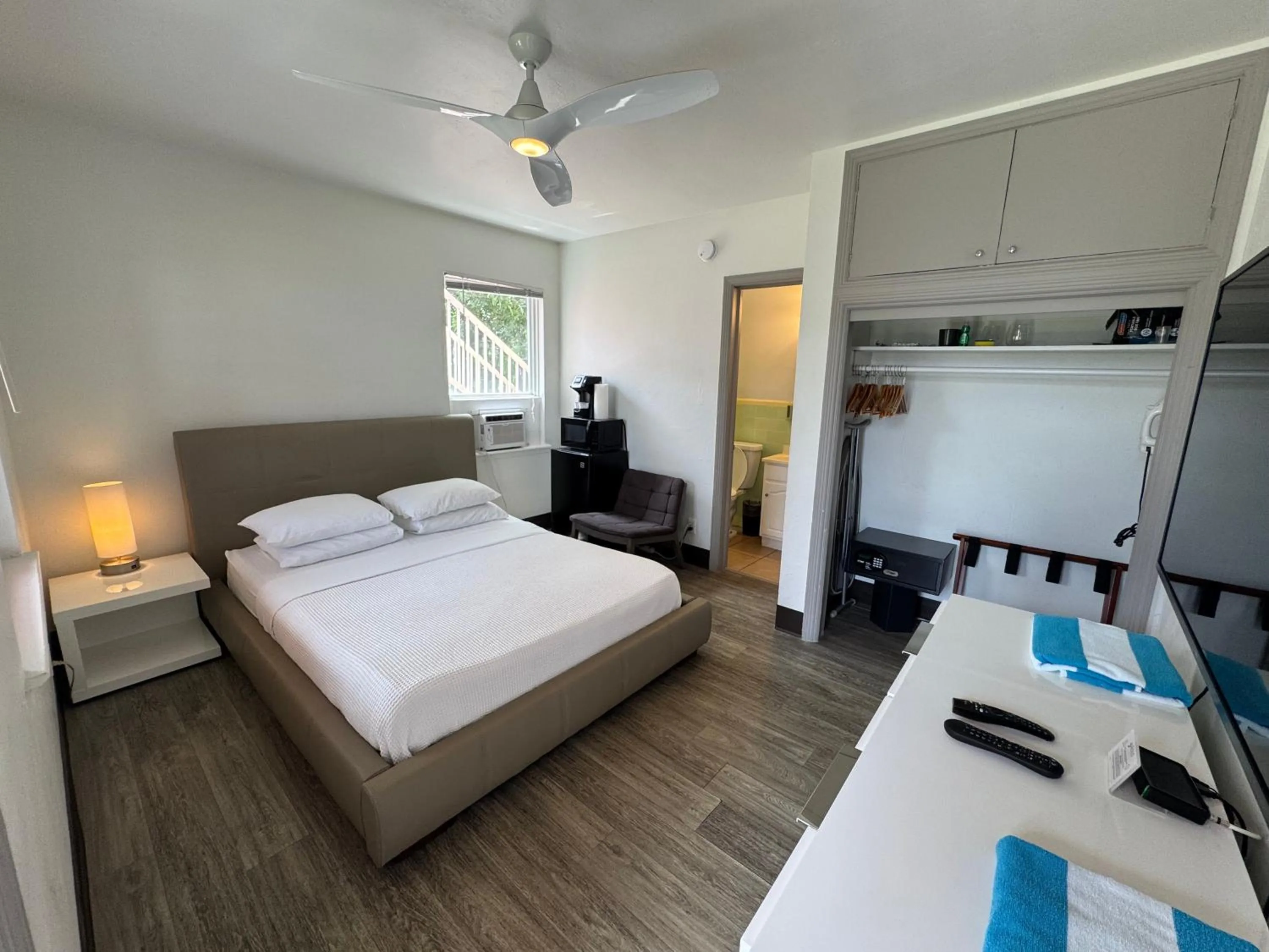 Bed in Rolo Beach Hotel