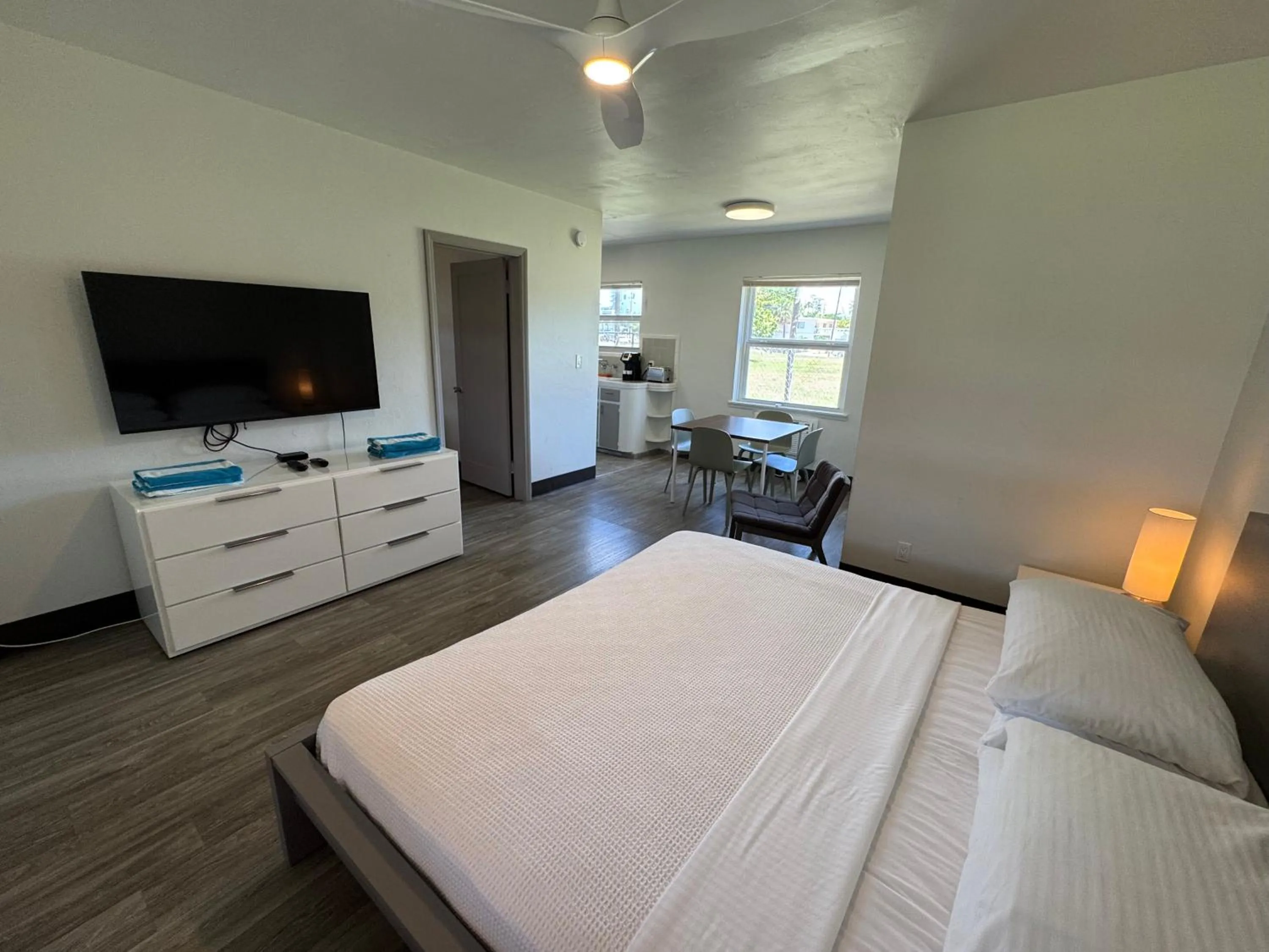 Bed in Rolo Beach Hotel