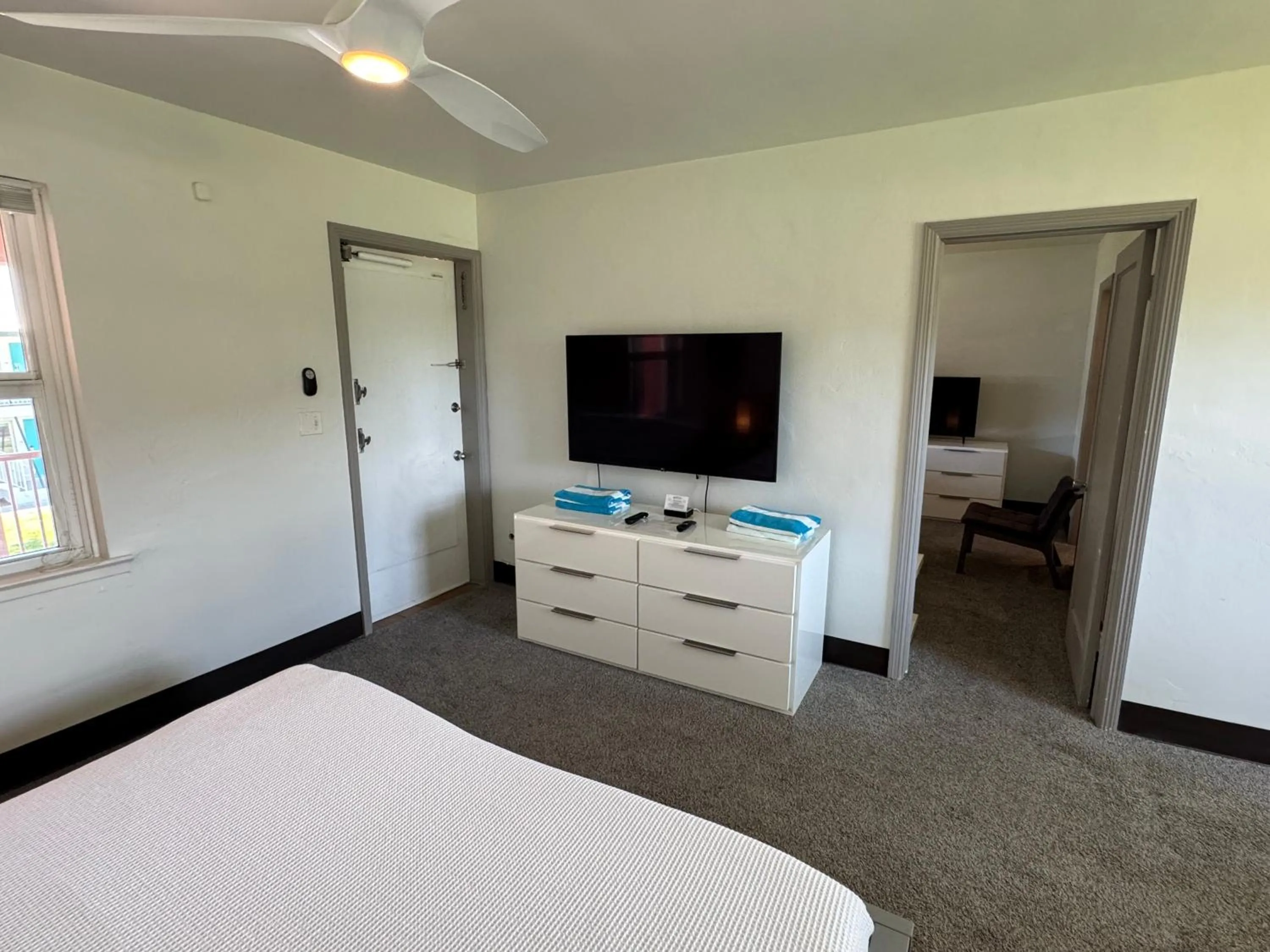 Bed in Rolo Beach Hotel