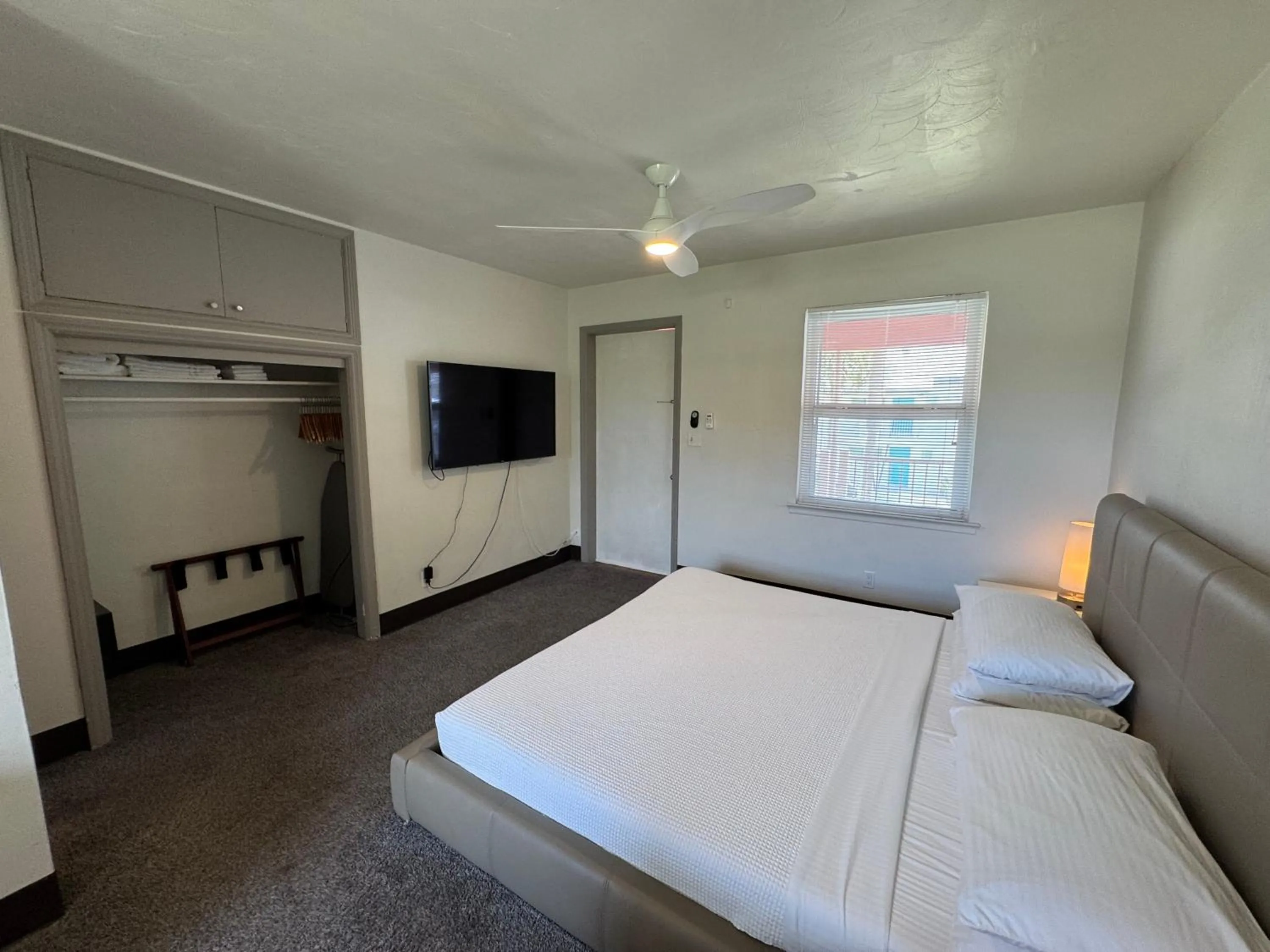 Bed in Rolo Beach Hotel