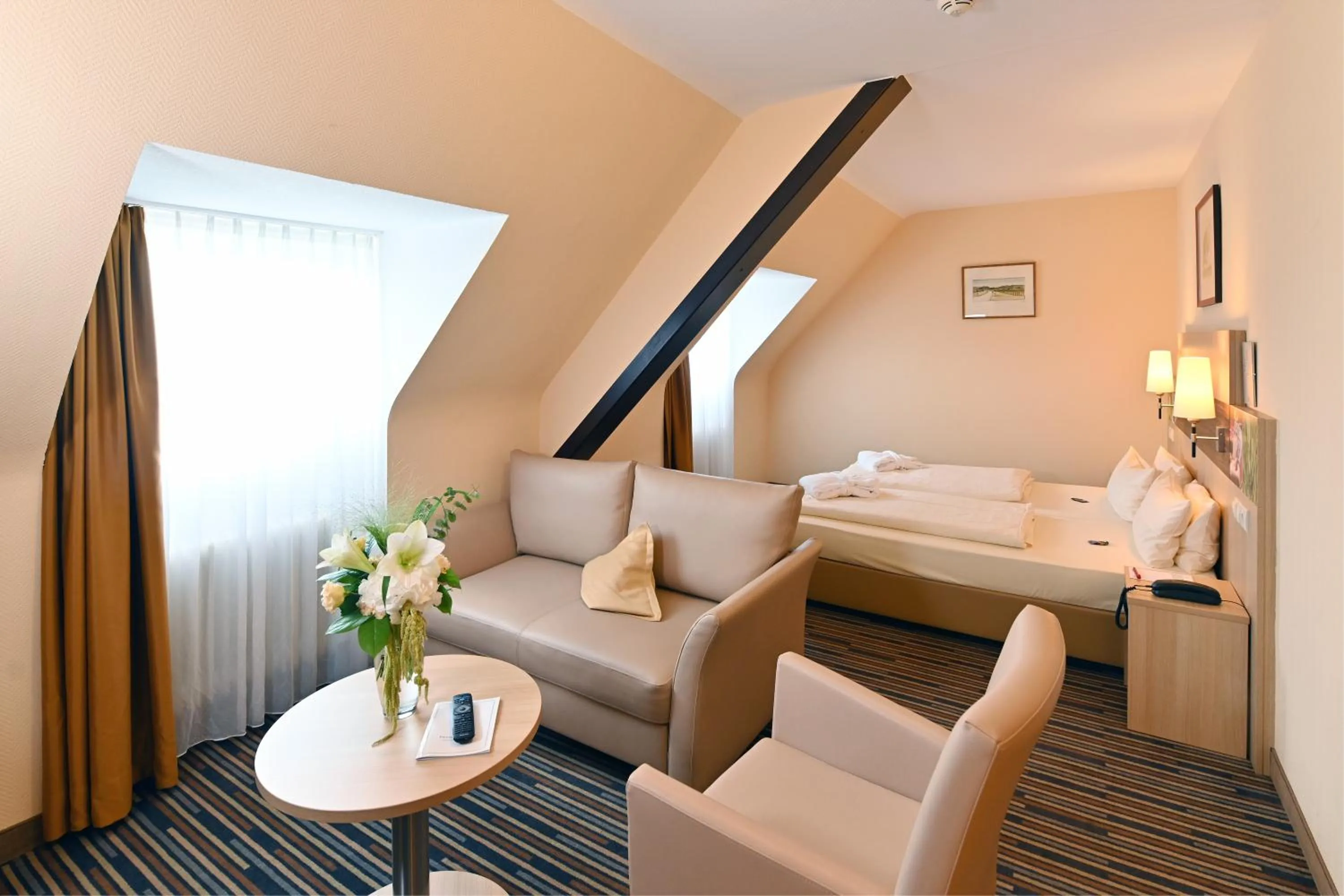 Photo of the whole room, Bed in Kurpark-Hotel