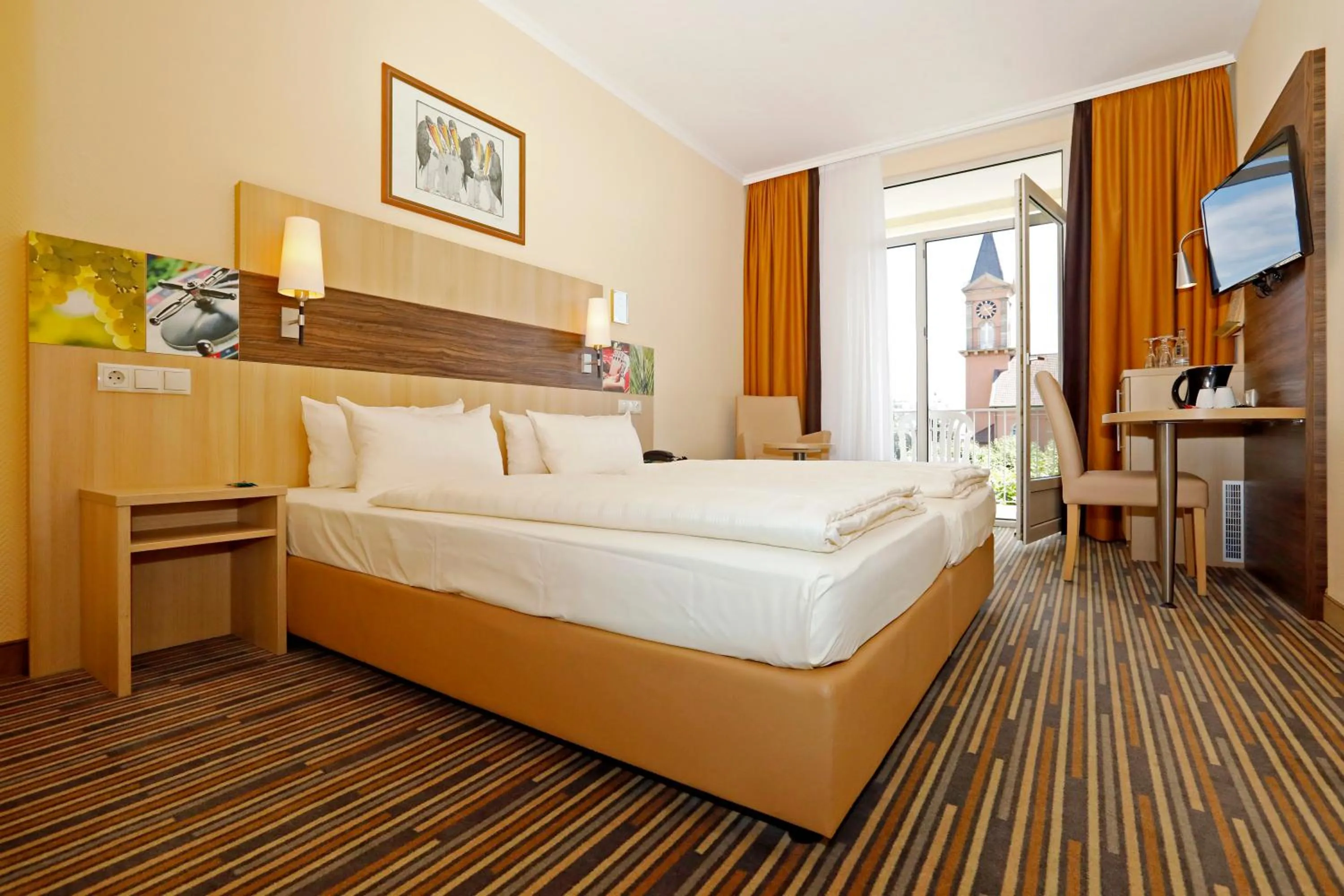 Balcony/Terrace, Bed in Kurpark-Hotel