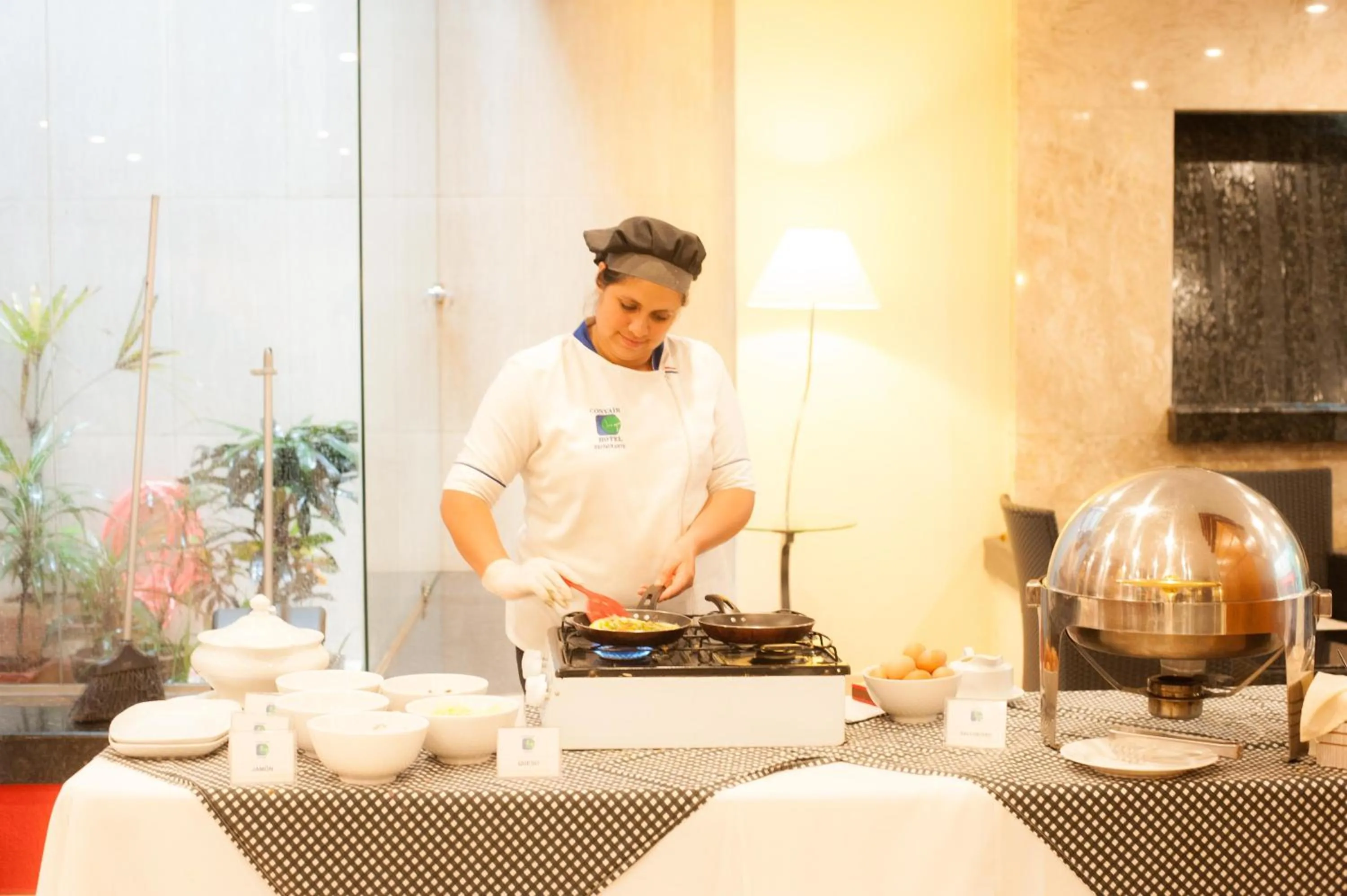 Restaurant/places to eat in Convair Hotel