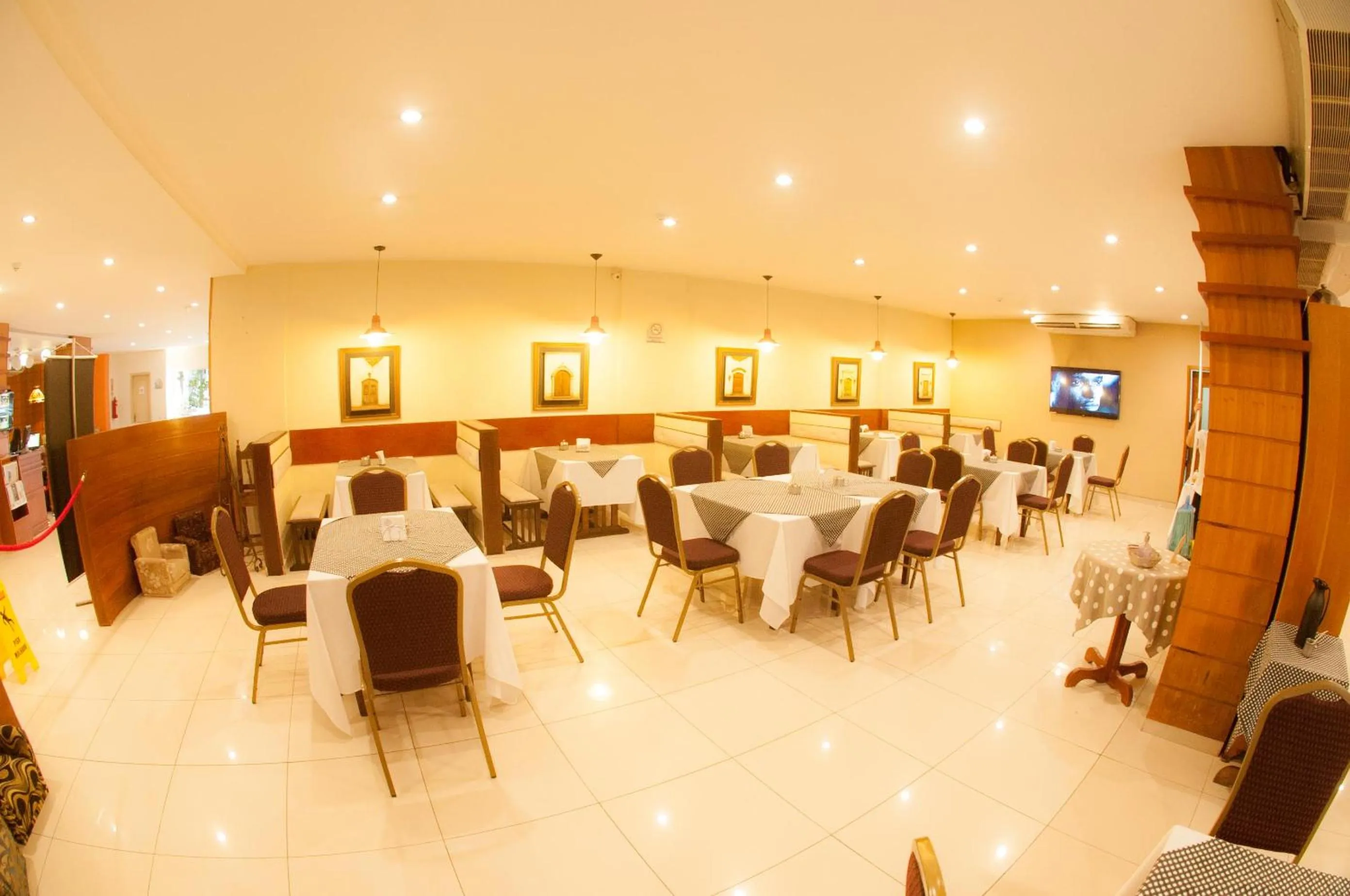 Restaurant/places to eat in Convair Hotel