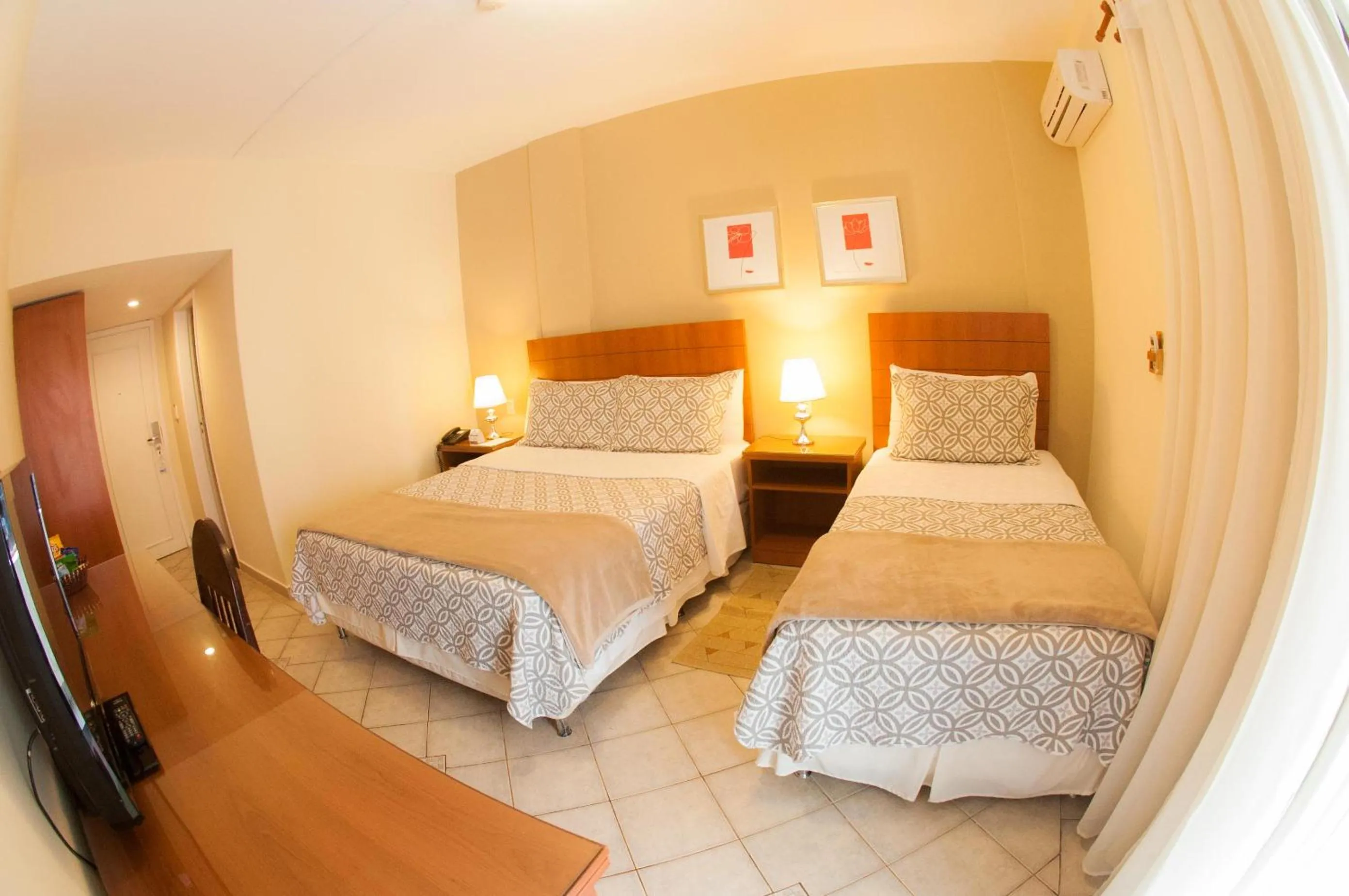 Bedroom, Bed in Convair Hotel